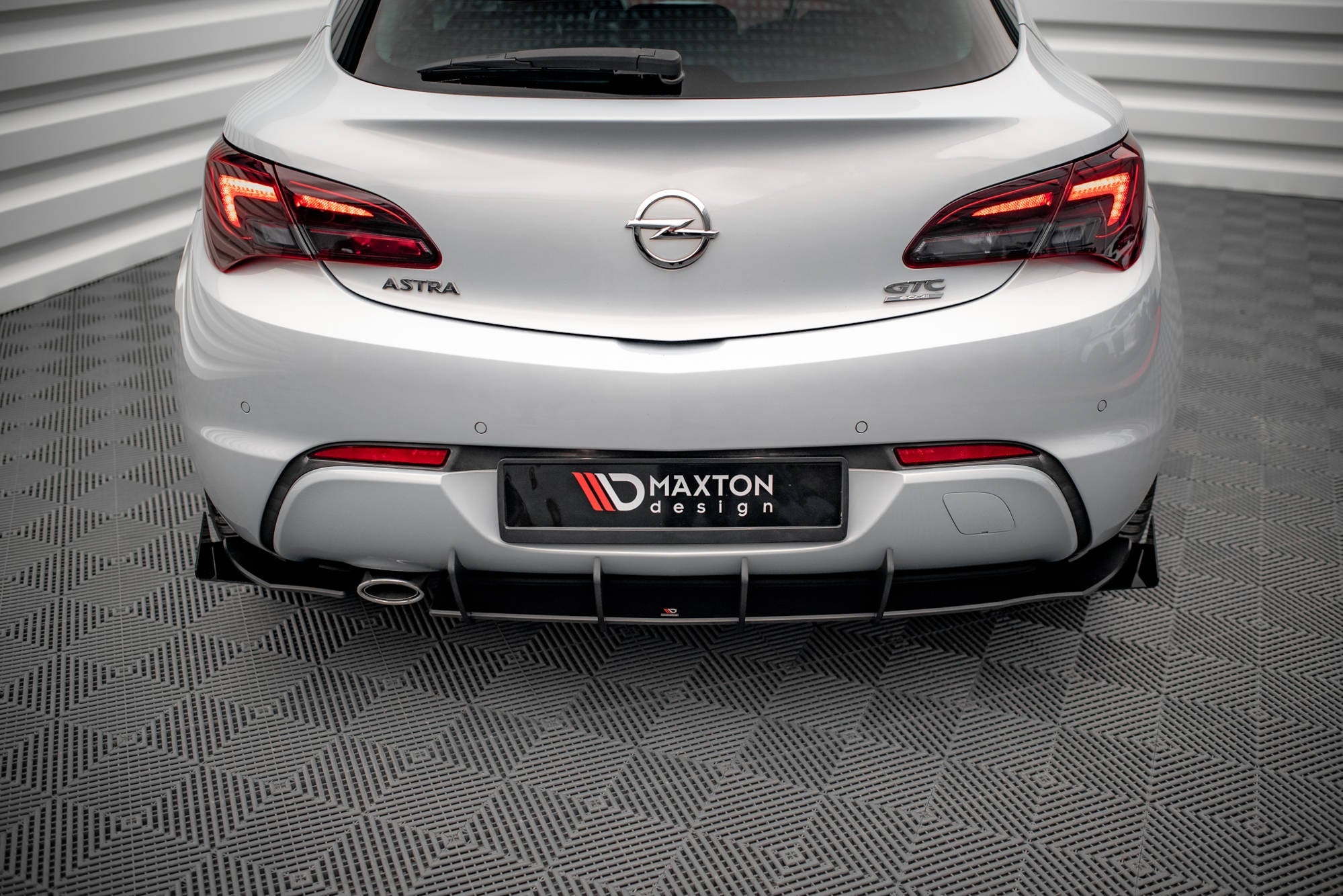 Maxton Design Street Pro Rear Valance + Flaps para Opel Astra GTC OPC-Line J - imagen 2