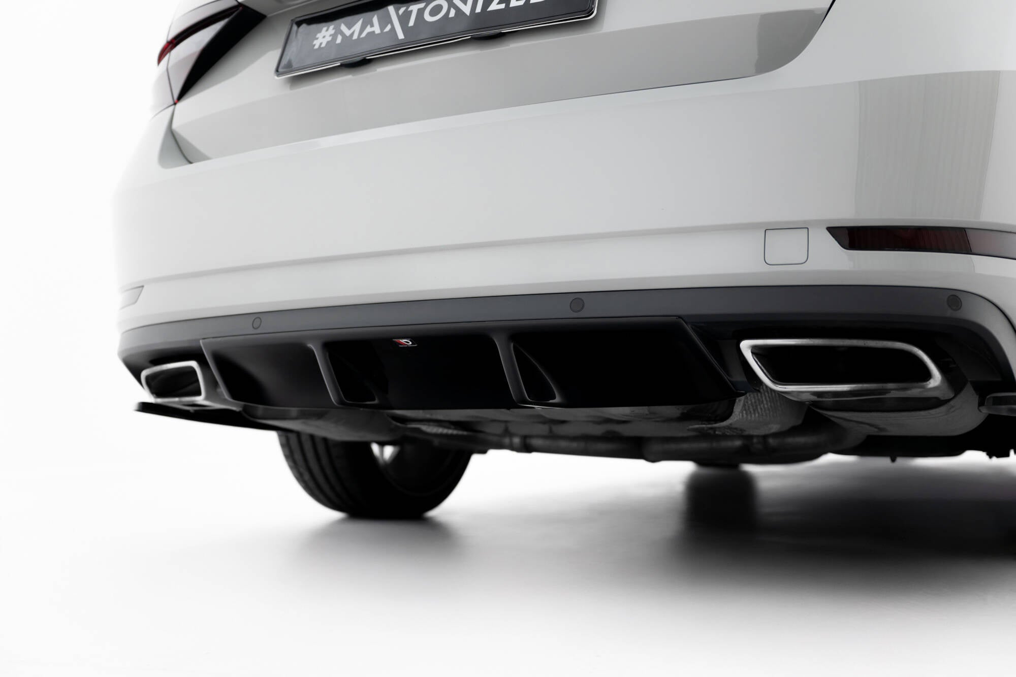 Maxton Design Difusor trasero V.1 para Skoda Superb Liftback / Combi Mk3 - imagen 1