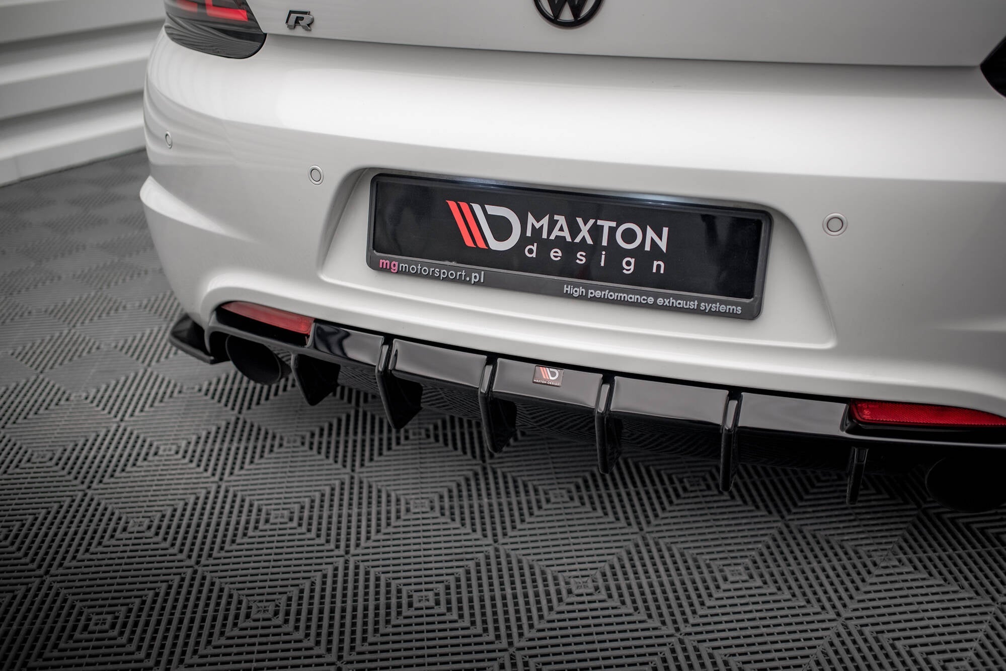 Maxton Design Difusor trasero V.1 para Volkswagen Scirocco R Mk3 - imagen 2