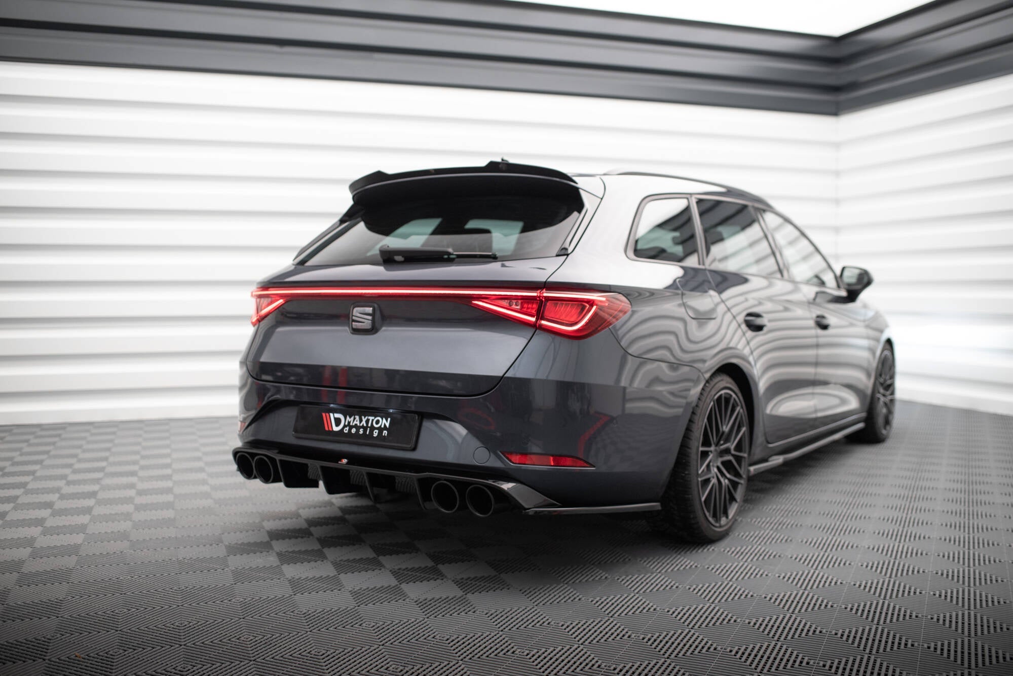 Maxton Design Difusor trasero + Exhaust Ends Imitation para Seat Leon ST FR Mk4 - imagen 1