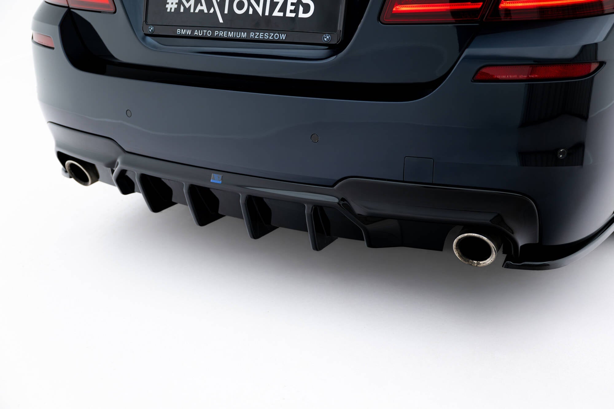 Maxton Design Difusor trasero V.2 para BMW 5 M-Pack F10 / F11 (Version with two single Exhausts) - imagen 2