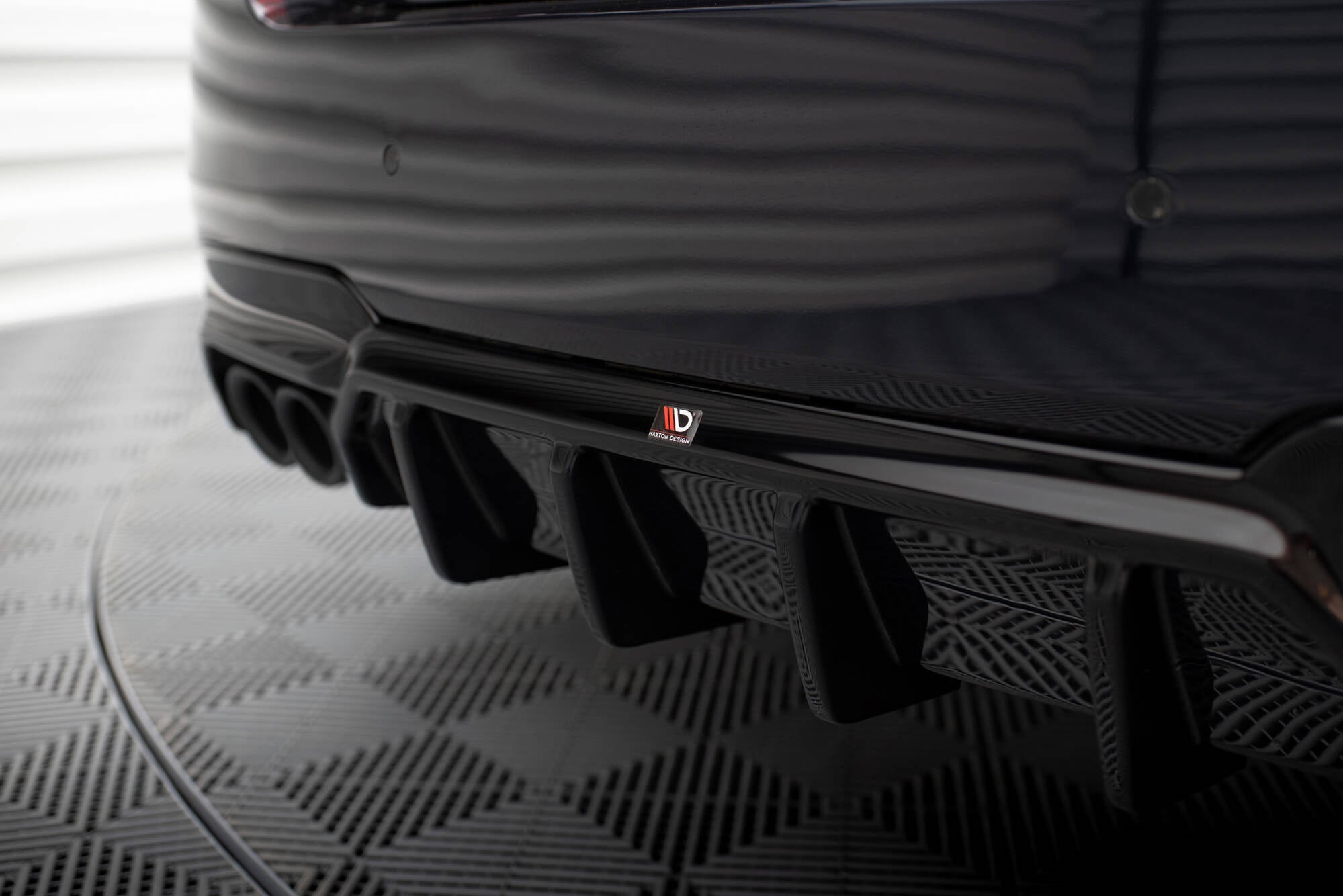 Maxton Design Difusor trasero V.2 para BMW 5 M-Pack F10 / F11 (Version with double Exhaust on one side) - imagen 2