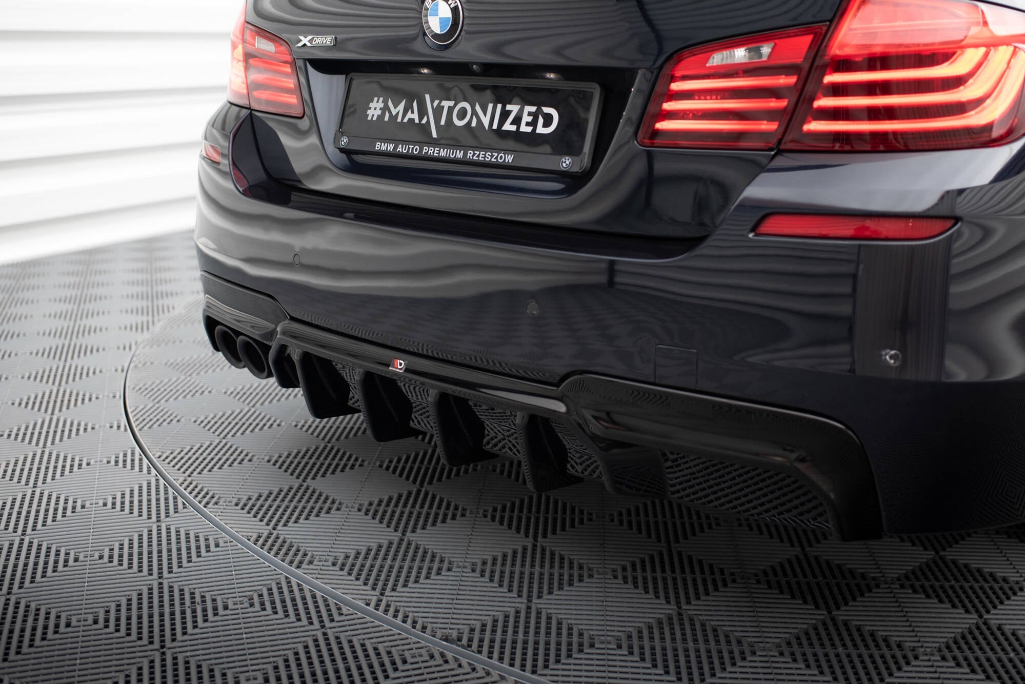 Maxton Design Difusor trasero V.2 para BMW 5 M-Pack F10 / F11 (Version with double Exhaust on one side) - imagen 3