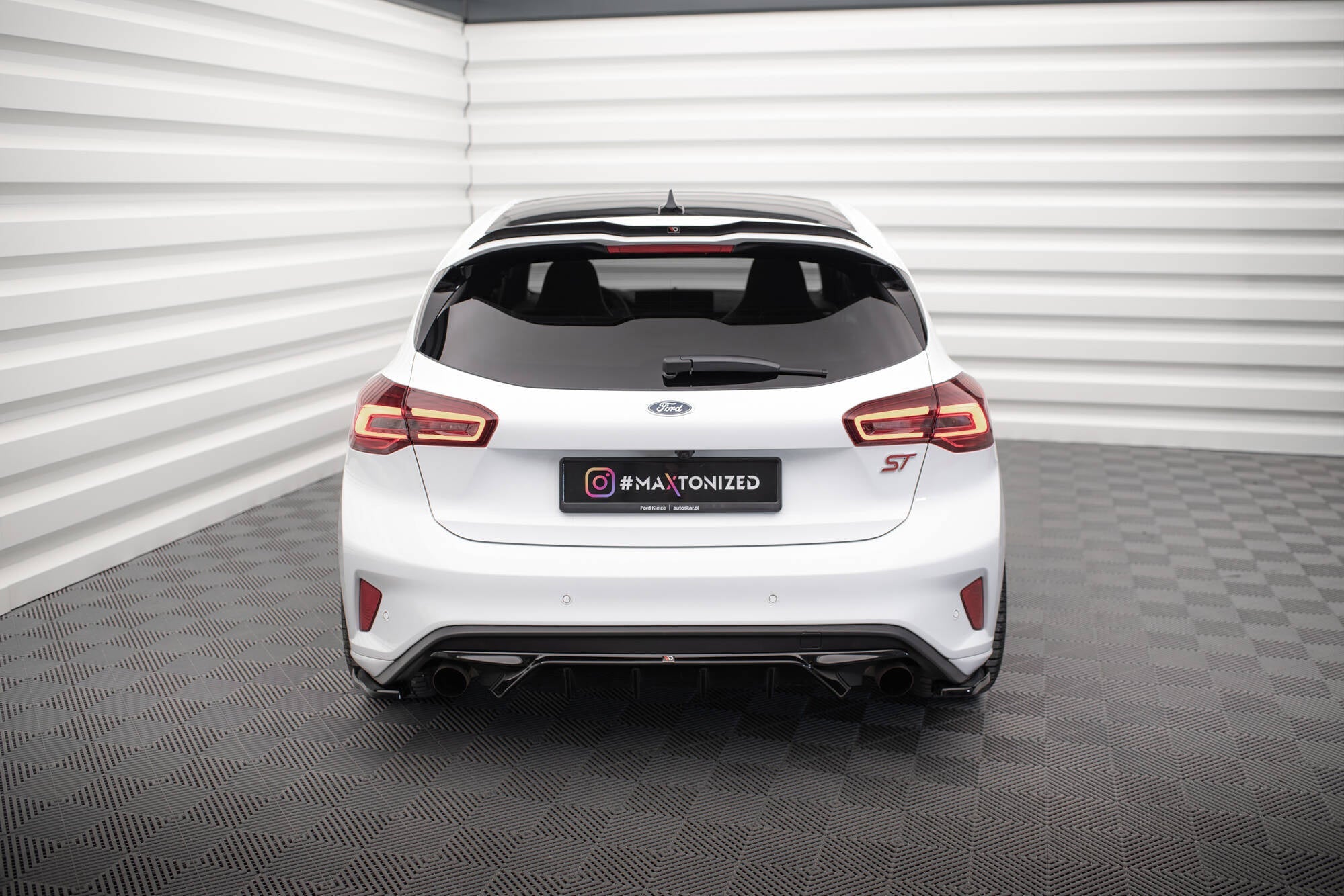 Maxton Design Difusor trasero V.2 para Ford Focus Hatchback ST Mk4 - imagen 2