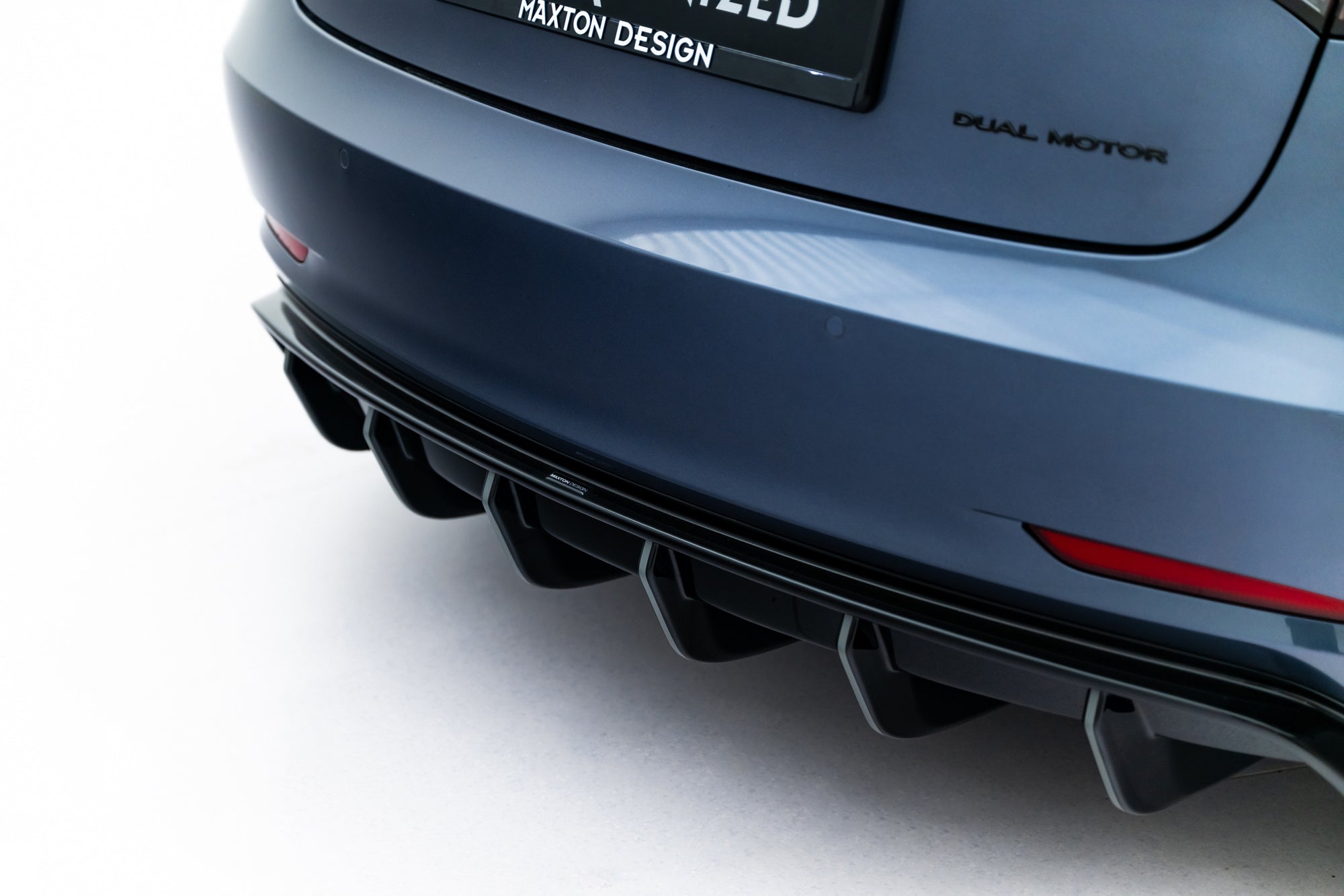 Maxton Design Difusor trasero V.2 para Tesla Model 3 - imagen 6