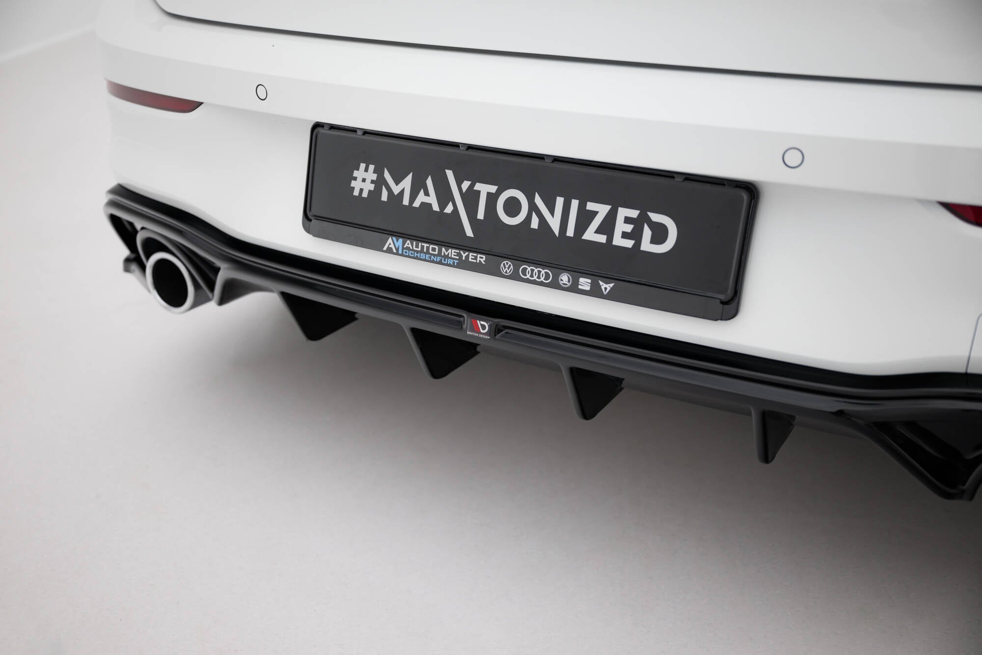 Maxton Design Difusor trasero V.2 para Volkswagen Golf GTI Mk8 - imagen 3