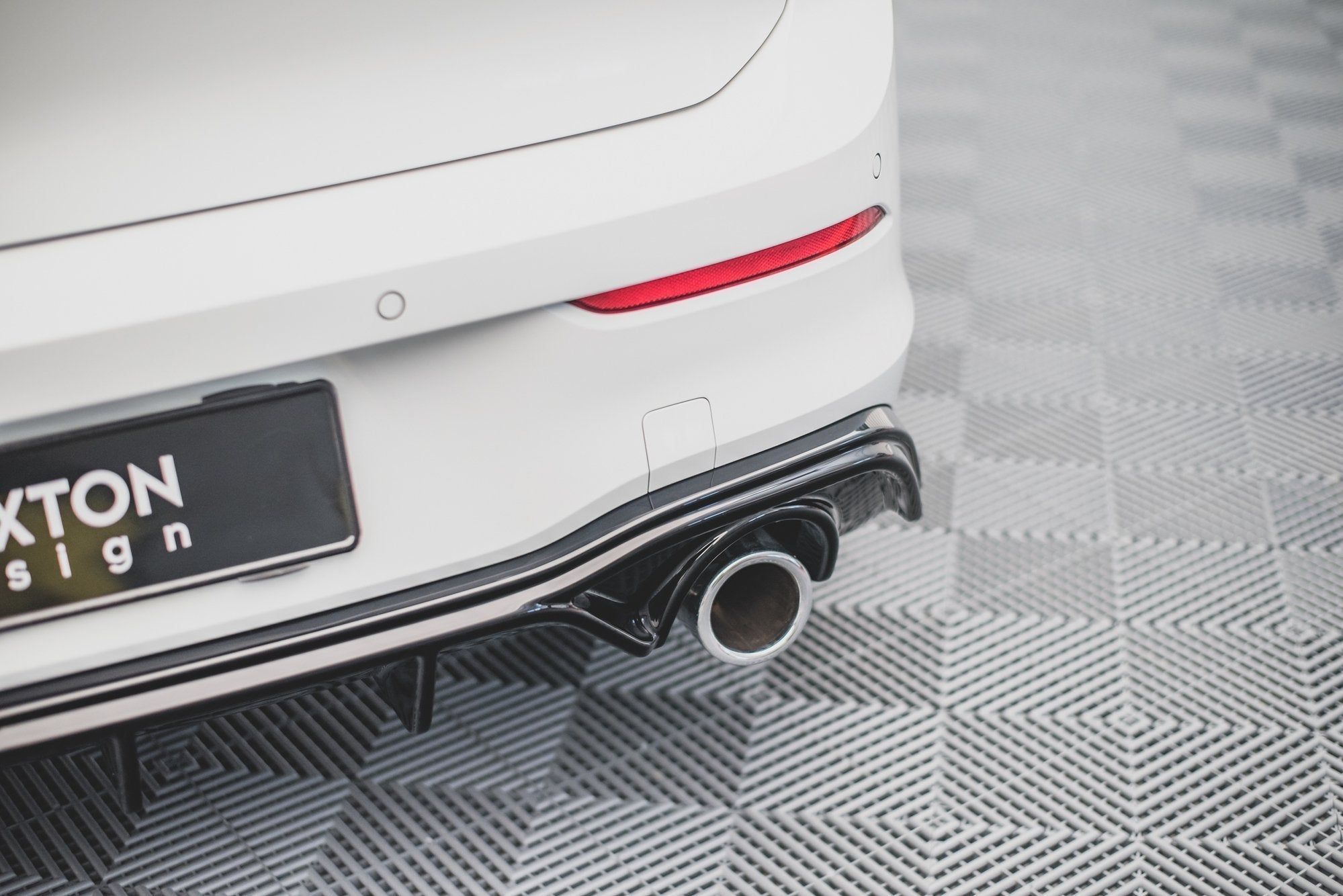 Maxton Design Difusor trasero V.2 para Volkswagen Golf GTI Mk8 - imagen 6