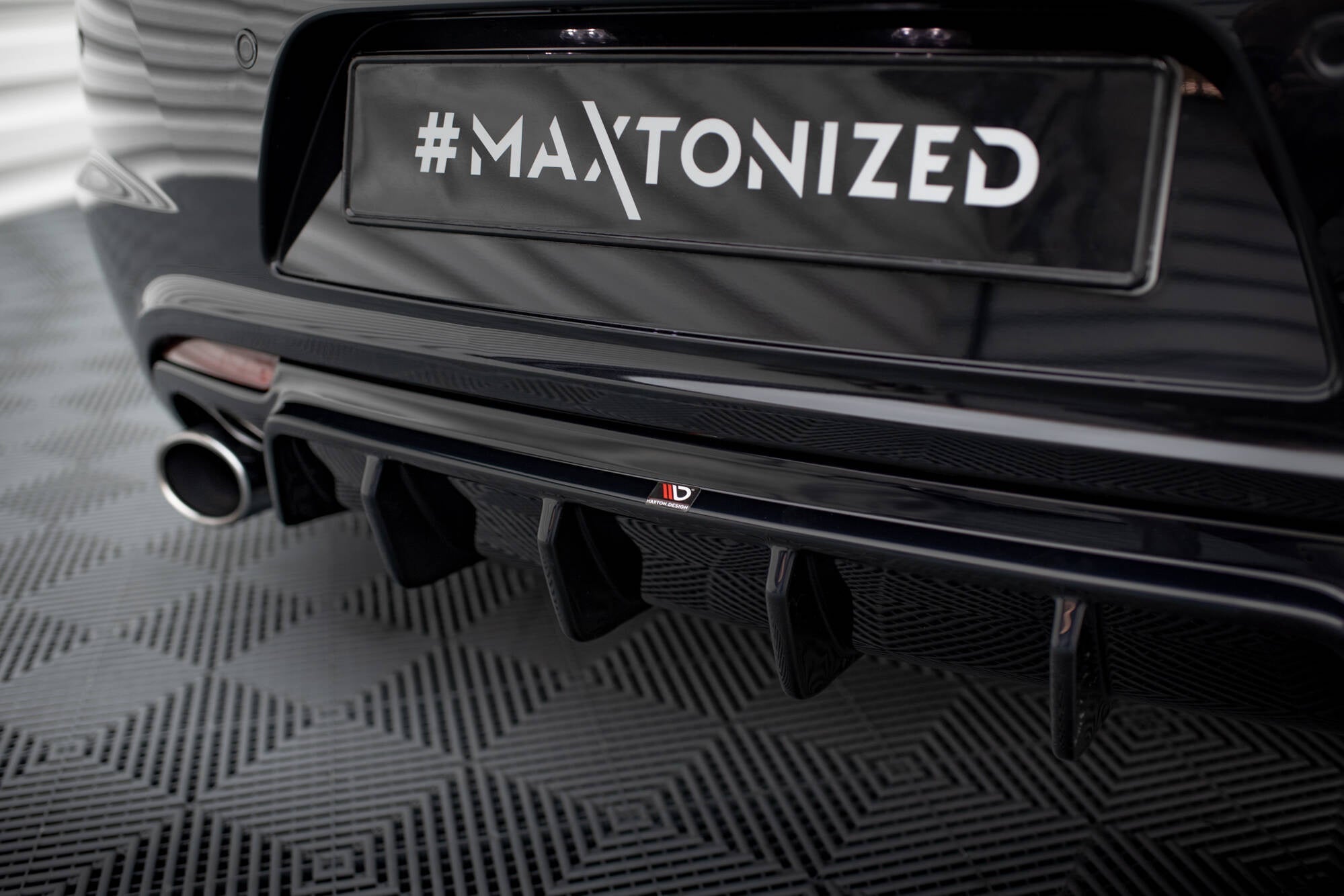 Maxton Design Difusor trasero V.2 para Volkswagen Scirocco R Mk3 - imagen 3