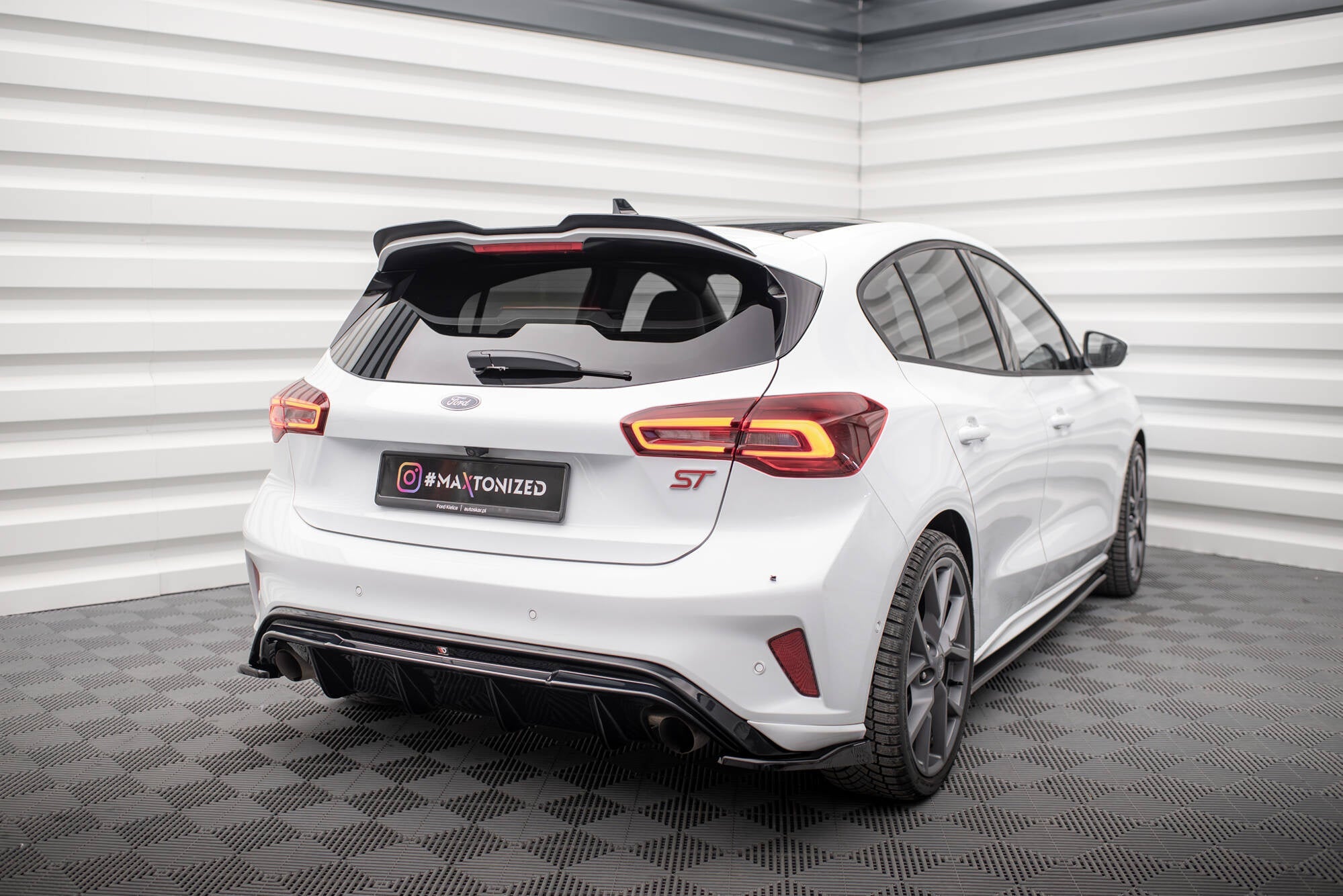 Maxton Design Difusor trasero V.3 para Ford Focus Hatchback ST Mk4 - imagen 2