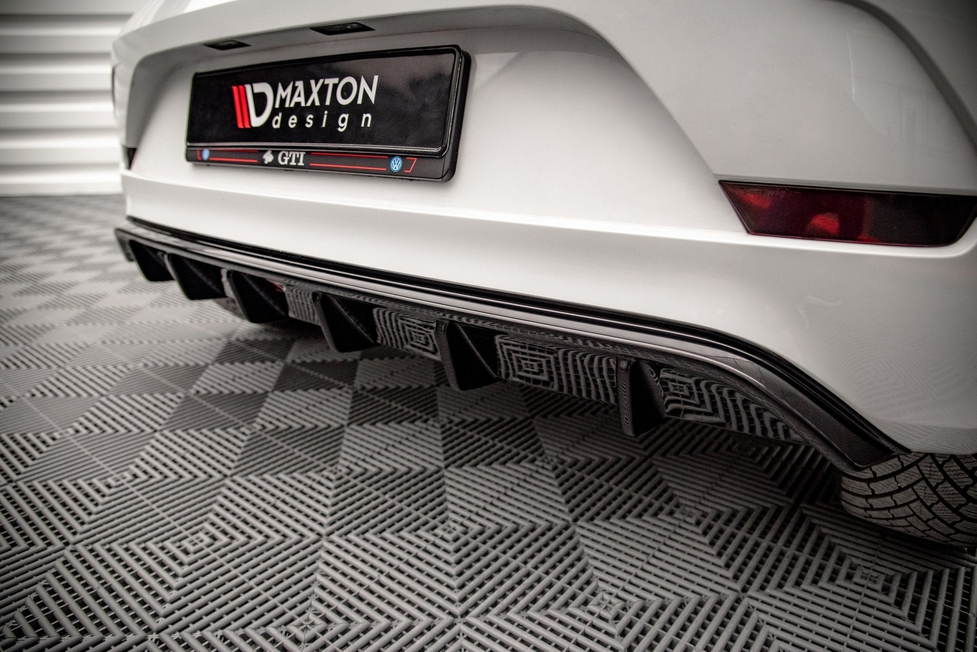 Maxton Design Difusor trasero para Volkswagen Up GTI - imagen 2