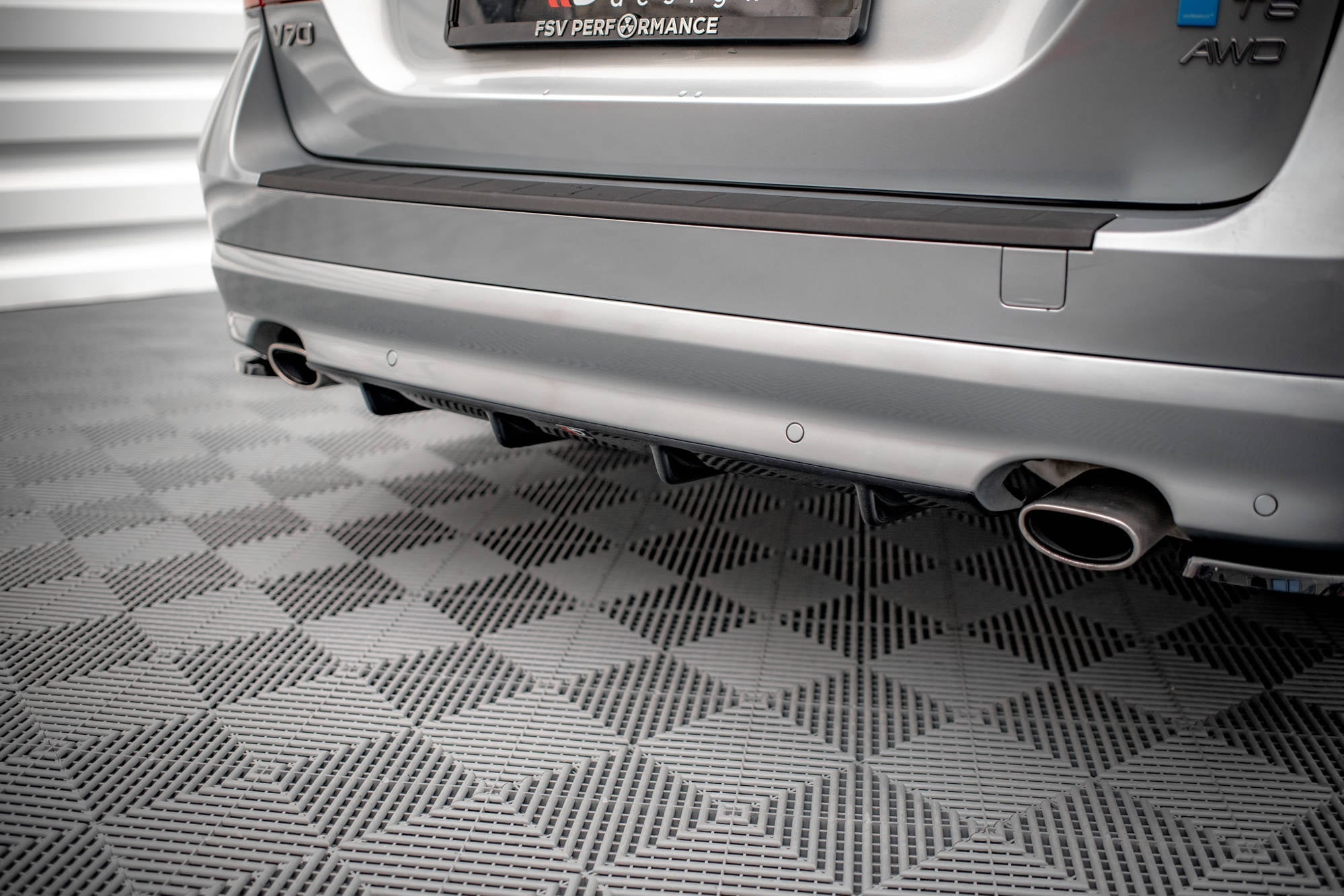 Maxton Design Difusor trasero para Volvo V70 Mk3 - imagen 2