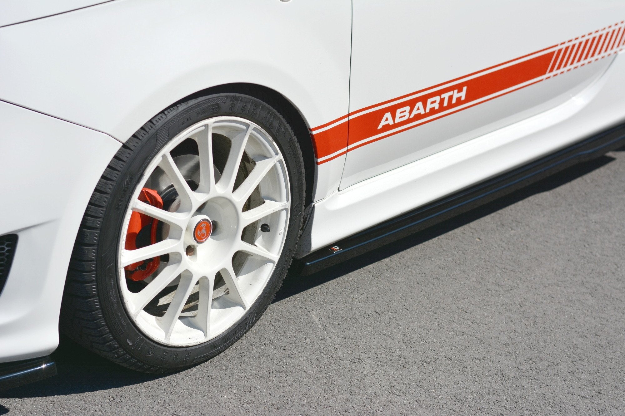 Maxton Design Difusores de taloneras laterales para Abarth 500 Mk1 - imagen 2