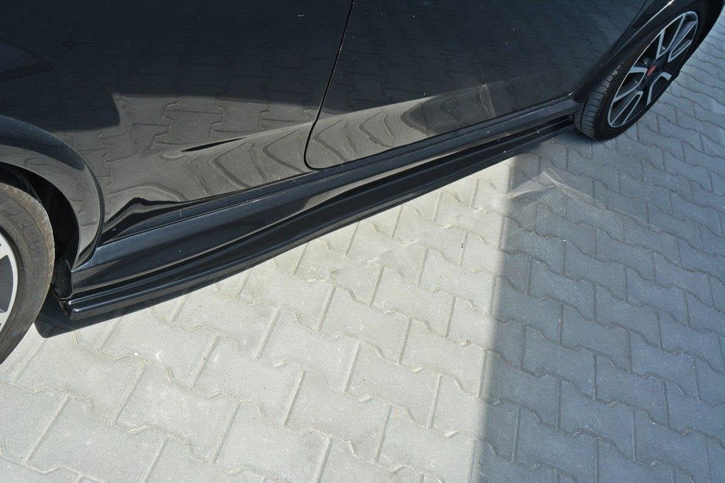 Maxton Design Difusores de taloneras laterales para Abarth Punto Evo - imagen 4