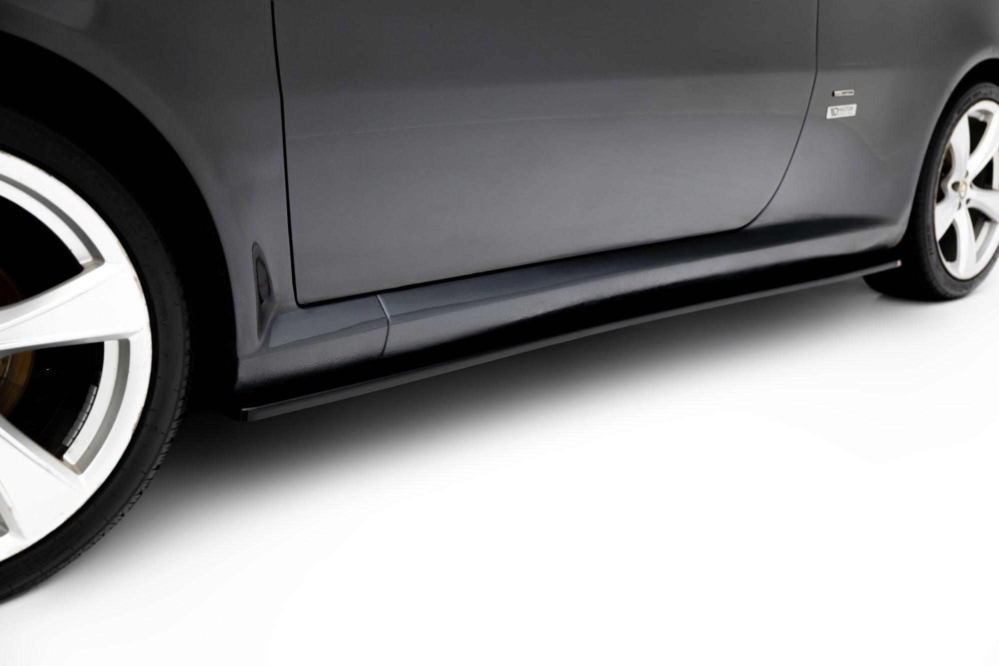Maxton Design Difusores de taloneras laterales para Alfa Romeo GT - imagen 1