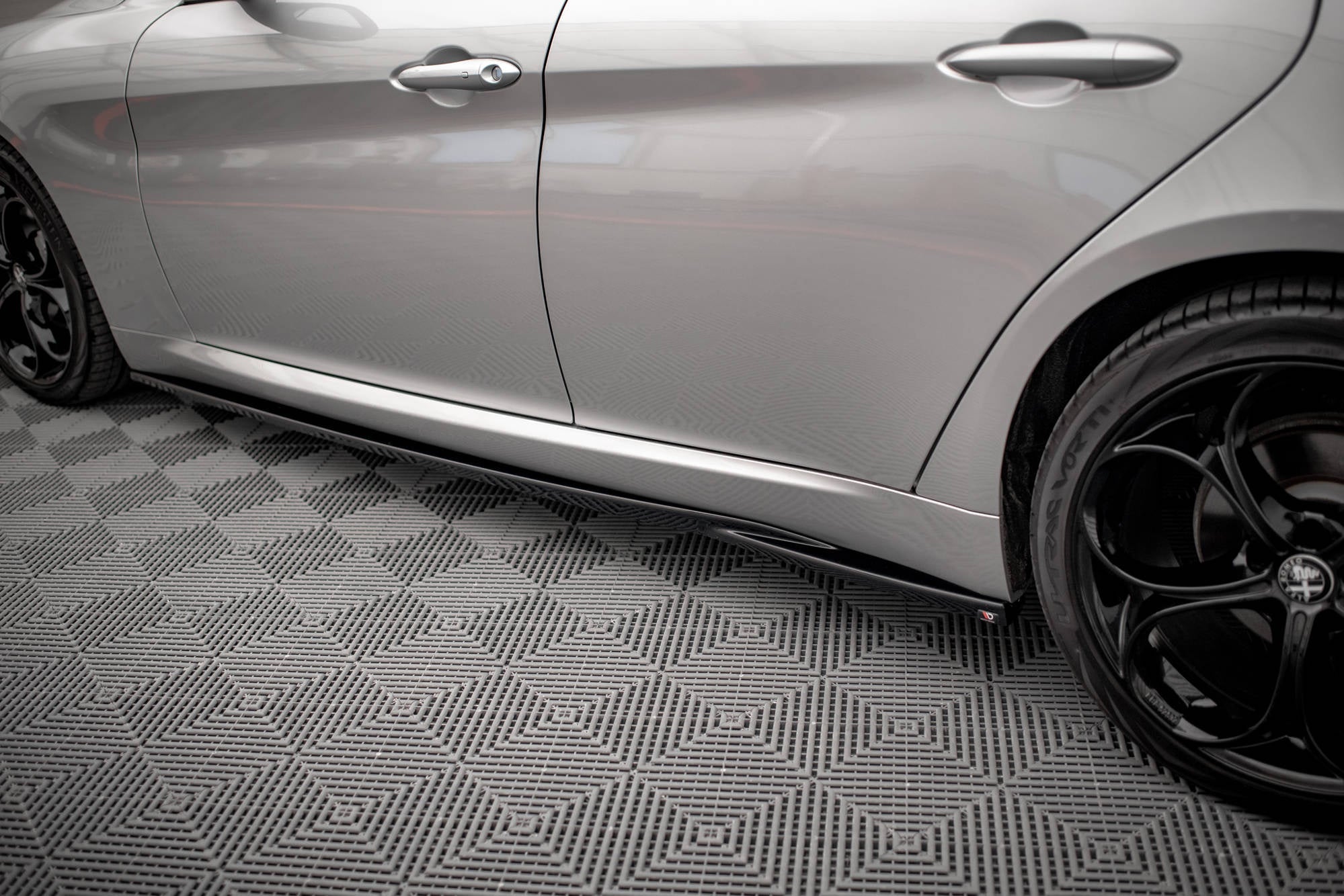 Maxton Design Difusores de taloneras laterales para Alfa Romeo Giulia Sport - imagen 2