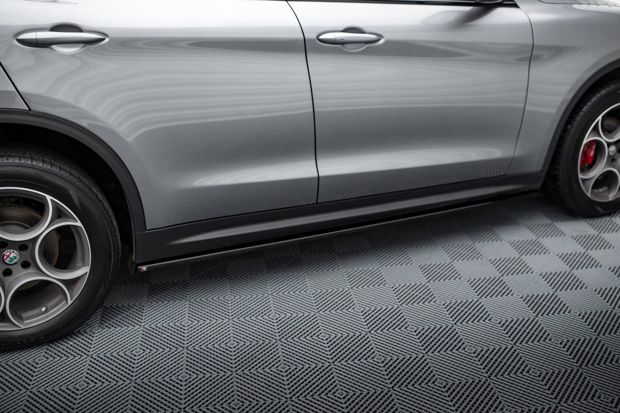 Maxton Design Difusores de taloneras laterales para Alfa Romeo Stelvio Mk1 - imagen 2