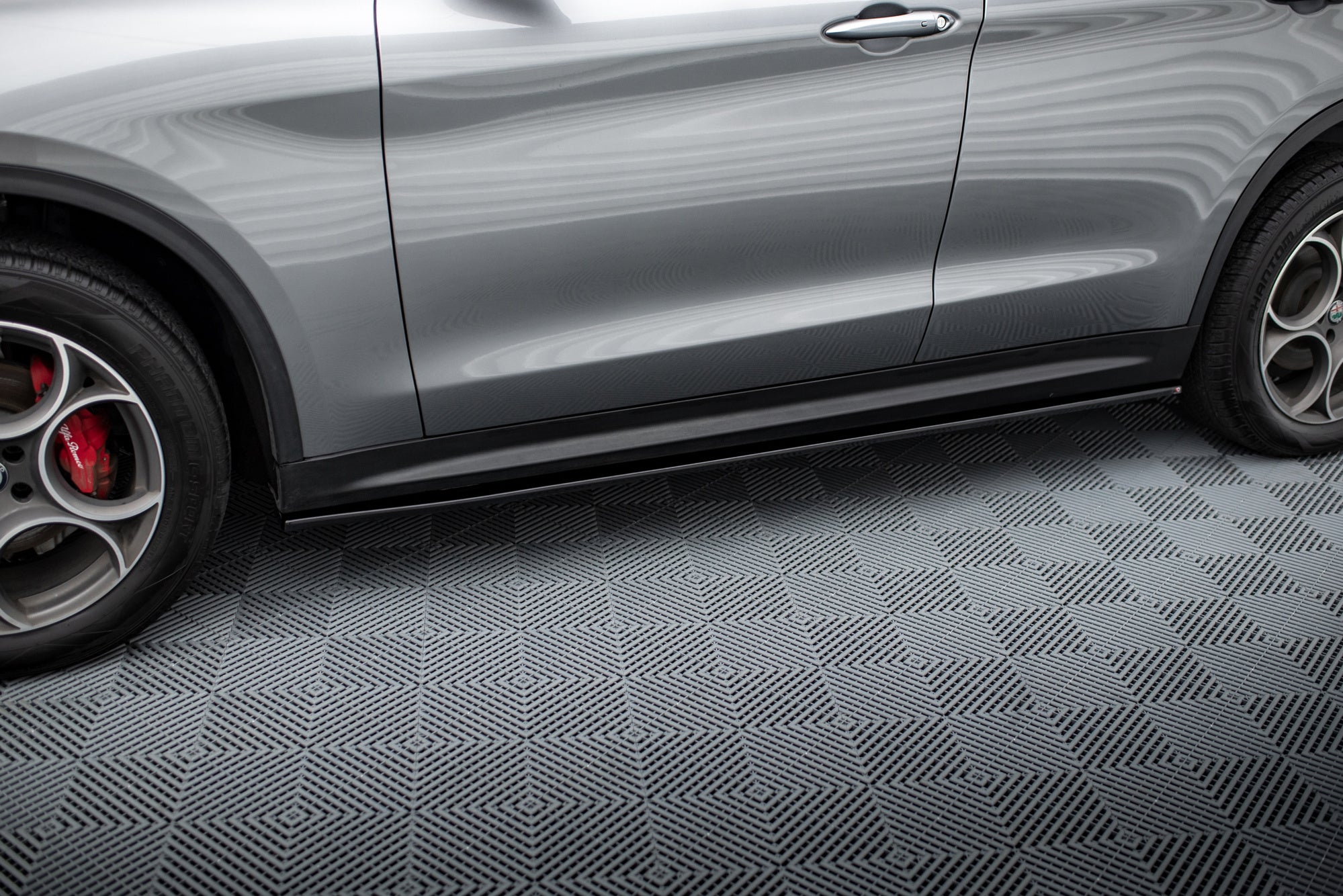 Maxton Design Difusores de taloneras laterales para Alfa Romeo Stelvio Mk1 - imagen 1