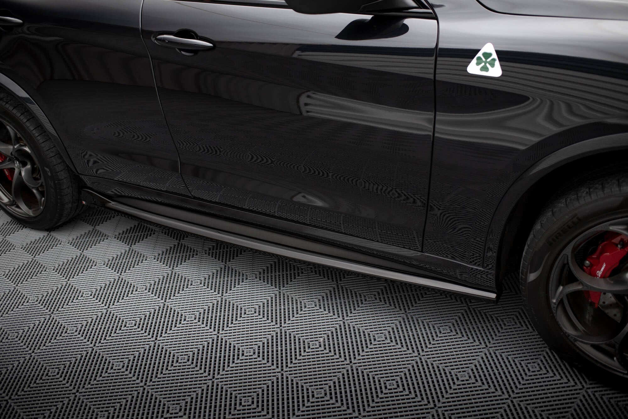 Maxton Design Difusores de taloneras laterales para Alfa Romeo Stelvio Quadrifoglio Mk1 - imagen 1