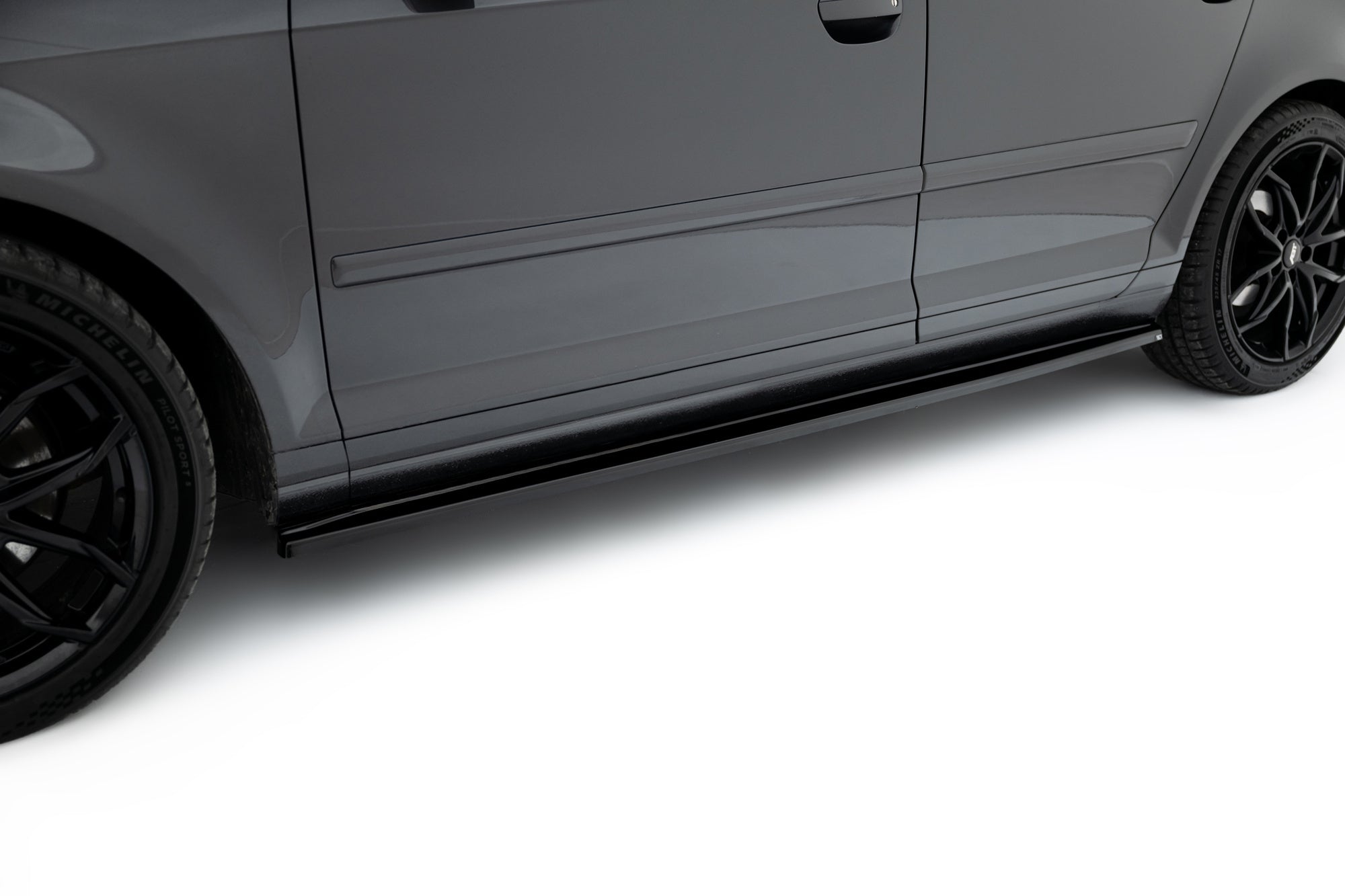 Maxton Design Difusores de taloneras laterales para Audi A3 Sportback 8P / 8P Facelift - imagen 1