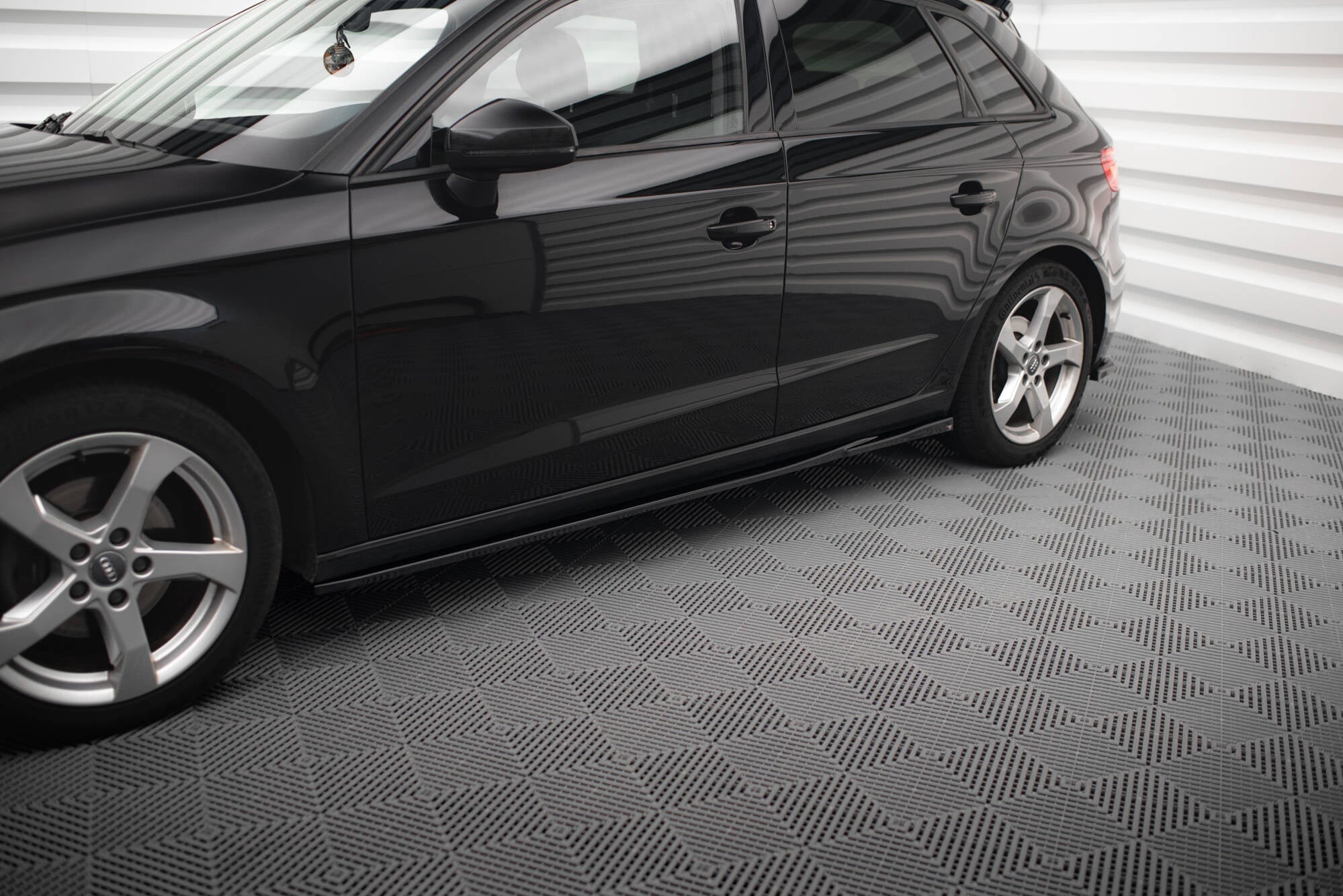Maxton Design Difusores de taloneras laterales para Audi A3 Sportback 8V Facelift - imagen 1