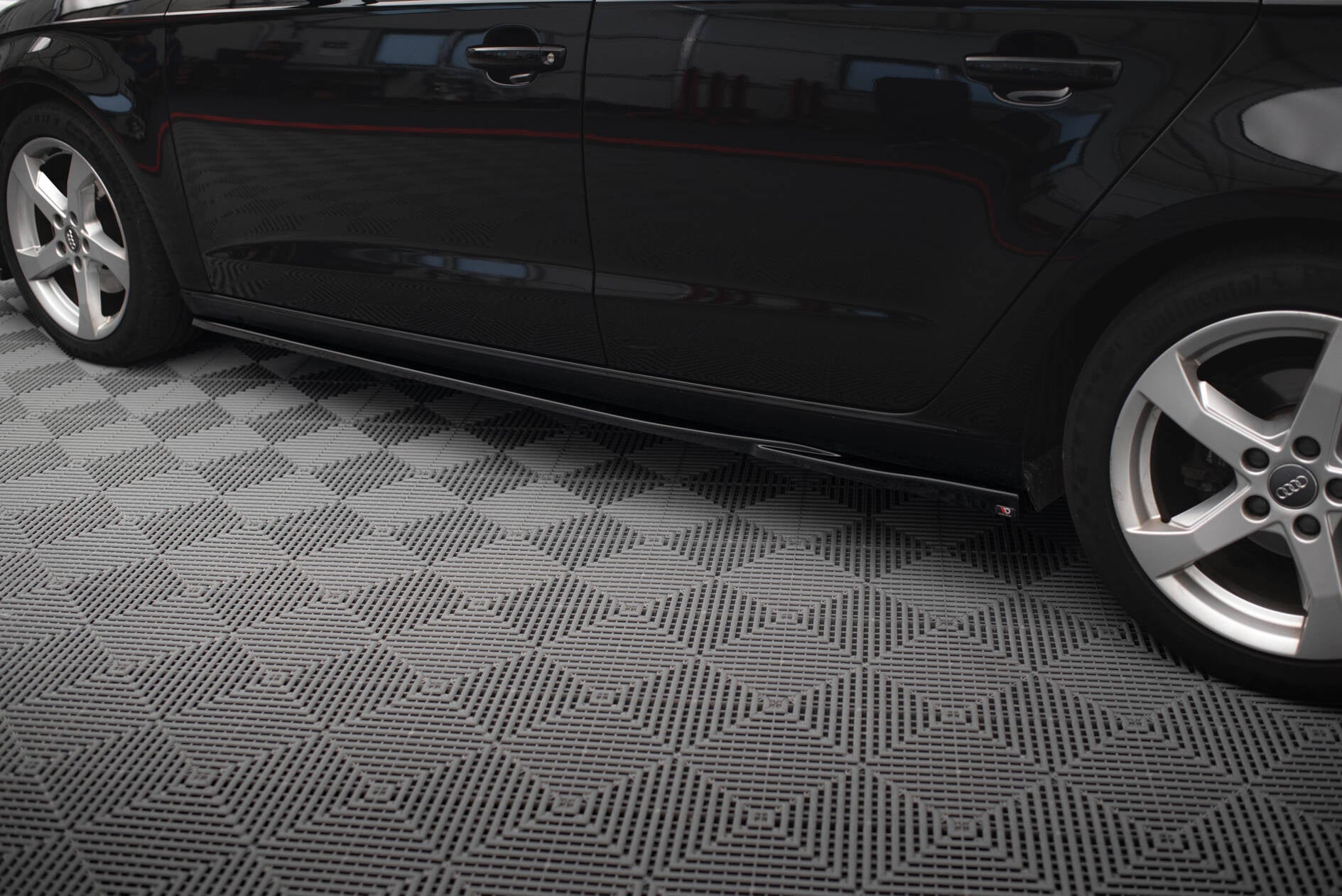 Maxton Design Difusores de taloneras laterales para Audi A3 Sportback 8V Facelift - imagen 3