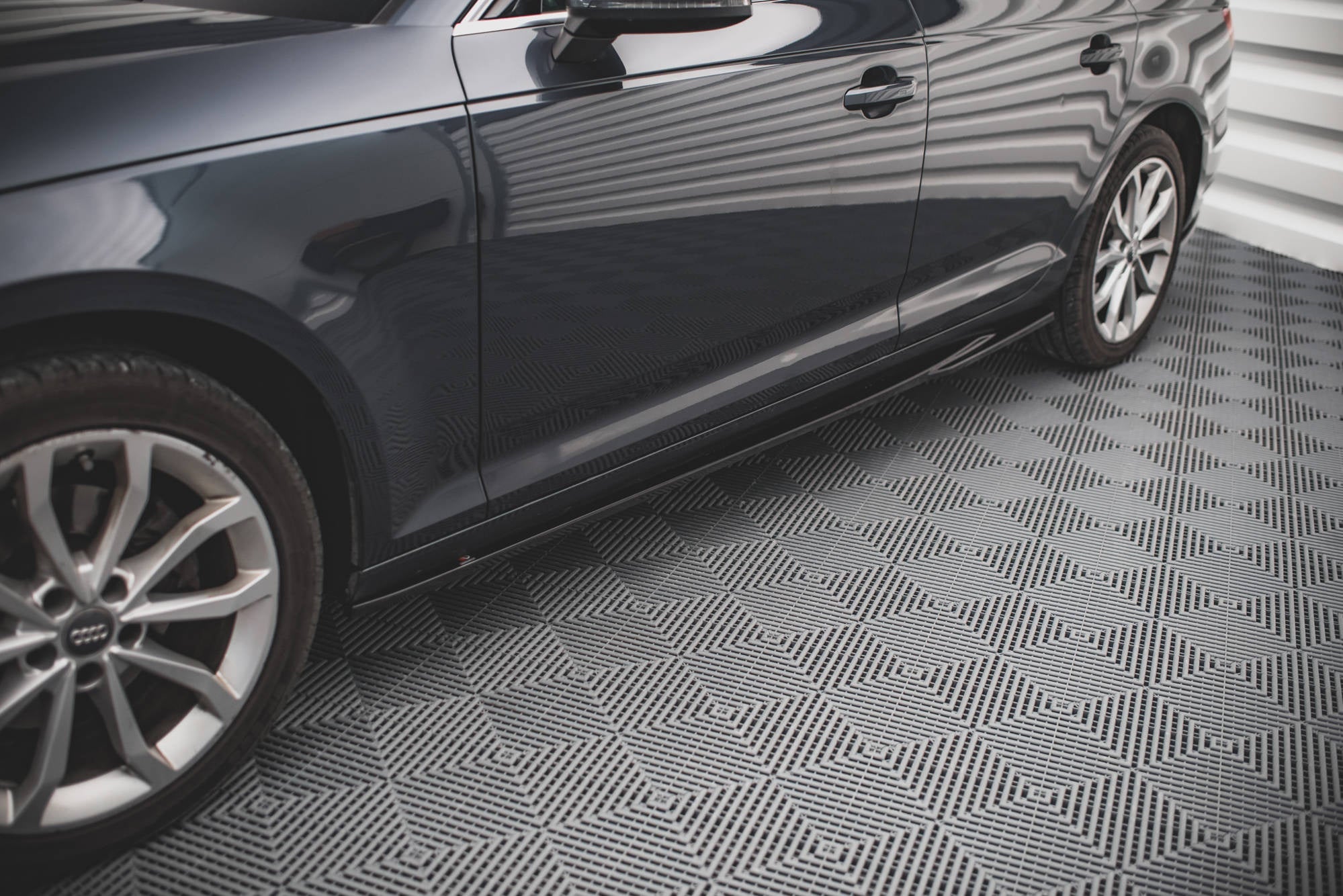 Maxton Design Difusores de taloneras laterales para Audi A4 Avant / Sedan B9 - imagen 1