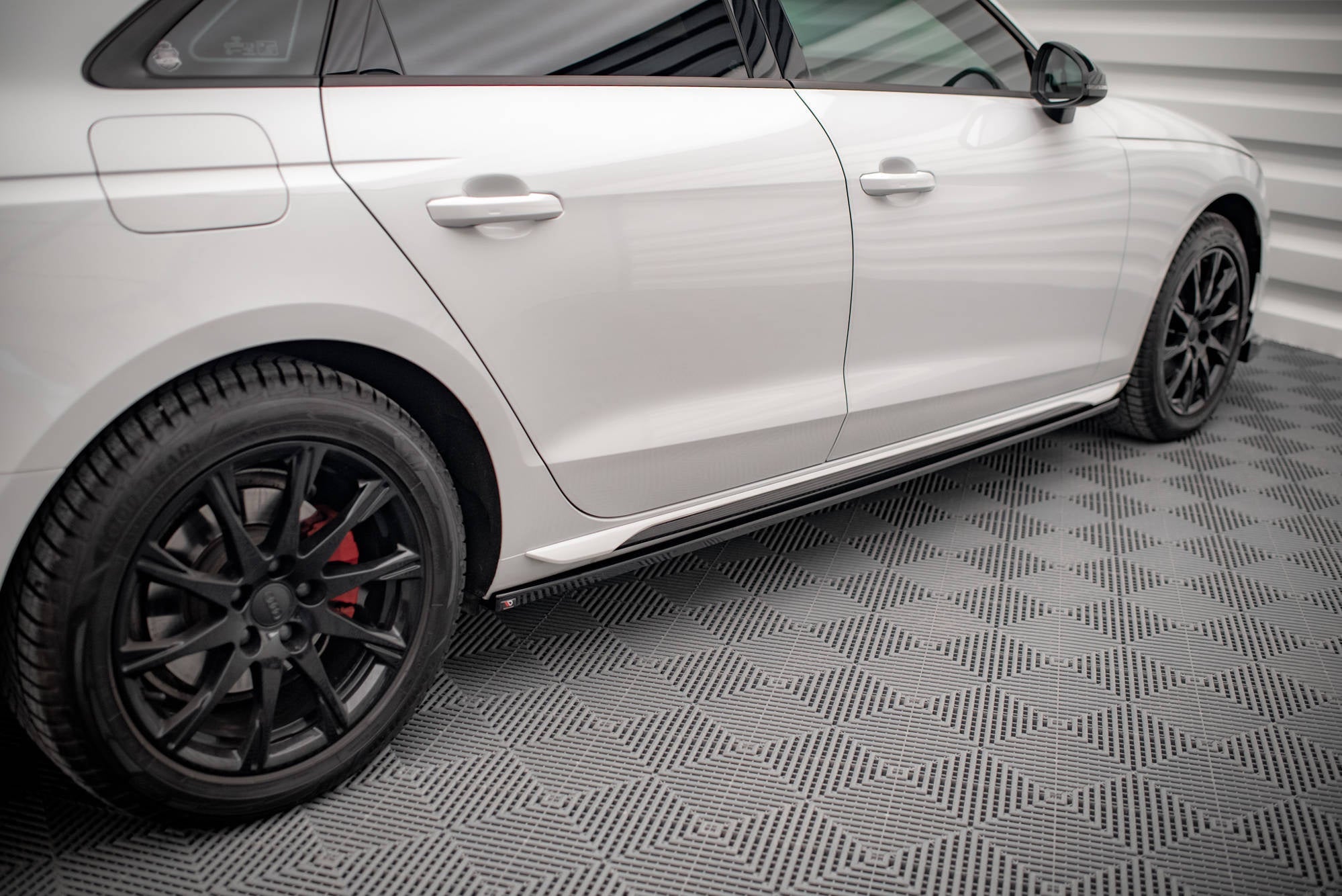 Maxton Design Difusores de taloneras laterales para Audi A4 Sedan / Avant B9 Facelift - imagen 2