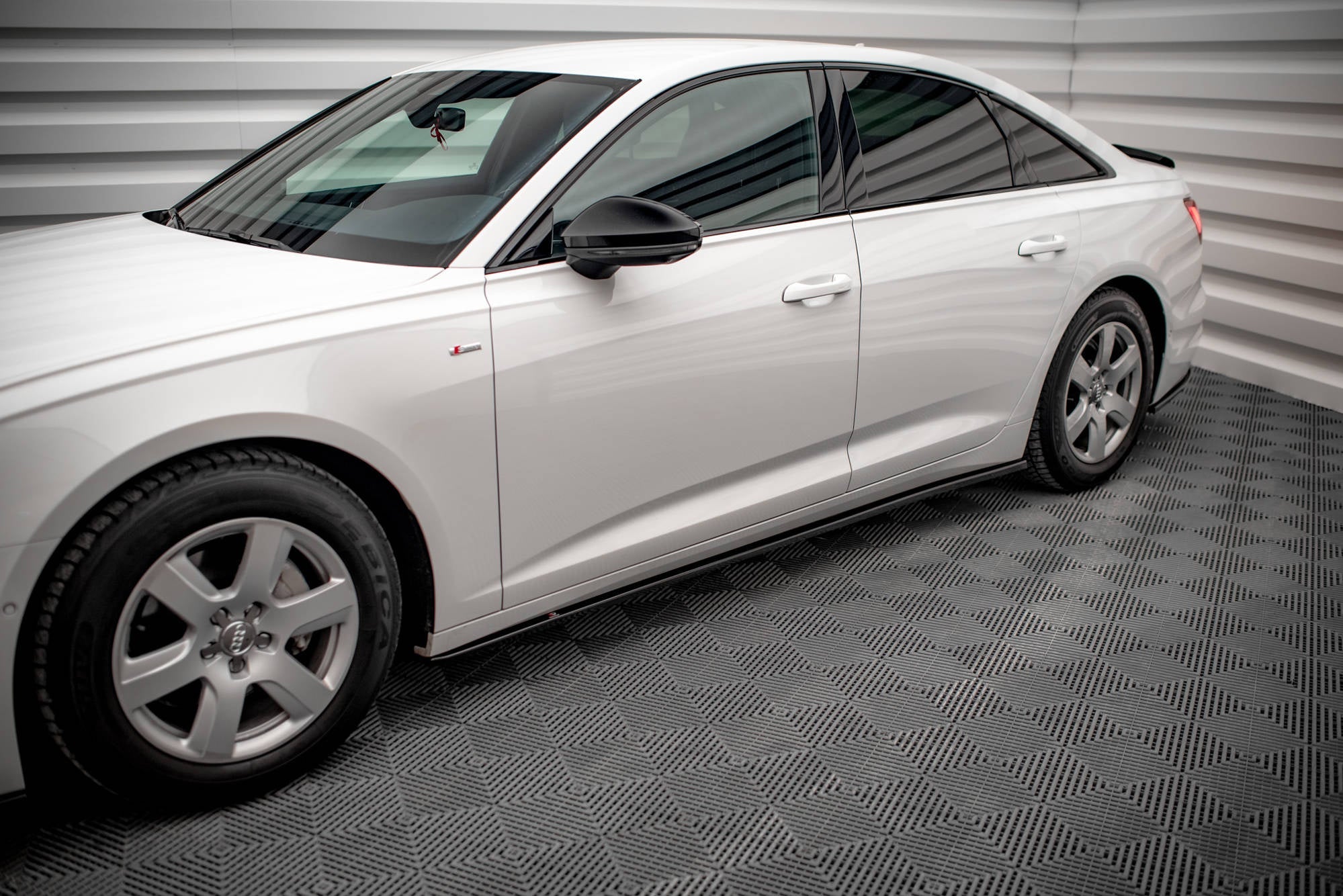 Maxton Design Difusores de taloneras laterales para Audi A6 C8 - imagen 1