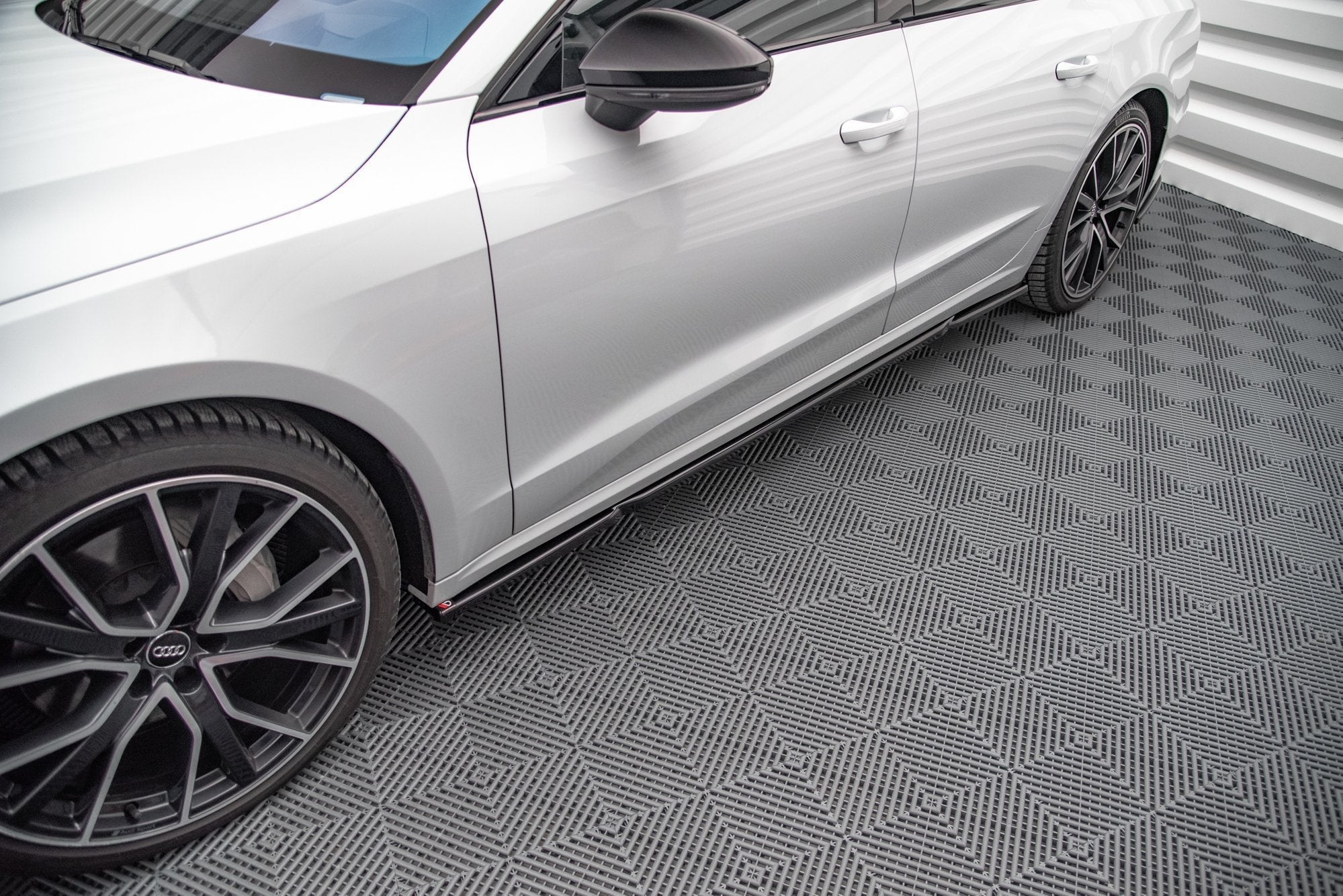 Maxton Design Difusores de taloneras laterales para Audi A7 C8 - imagen 1