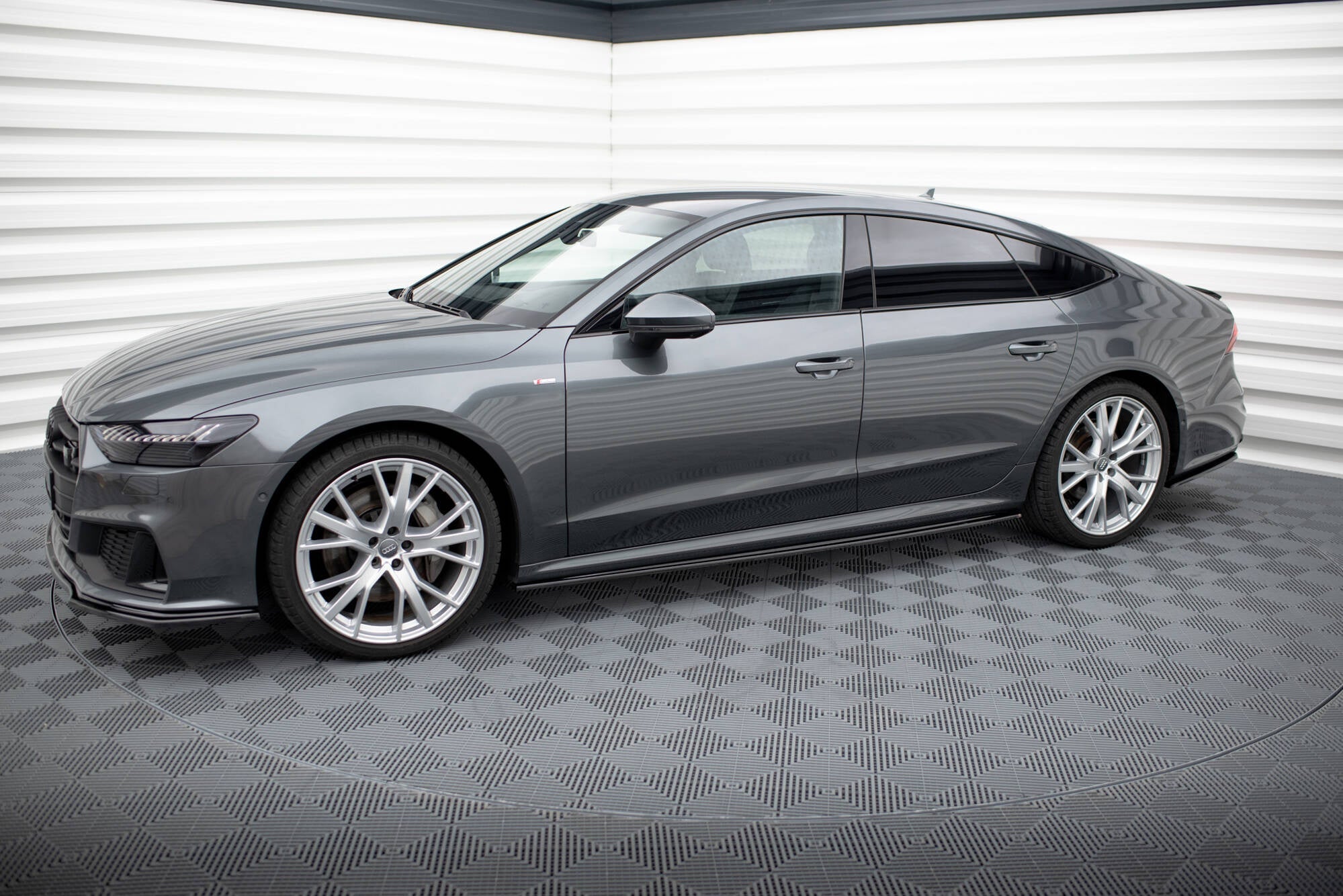 Maxton Design Difusores de taloneras laterales para Audi A7 S-Line C8 / S7 C8 / C8 Facelift / S7 Facelift - imagen 2