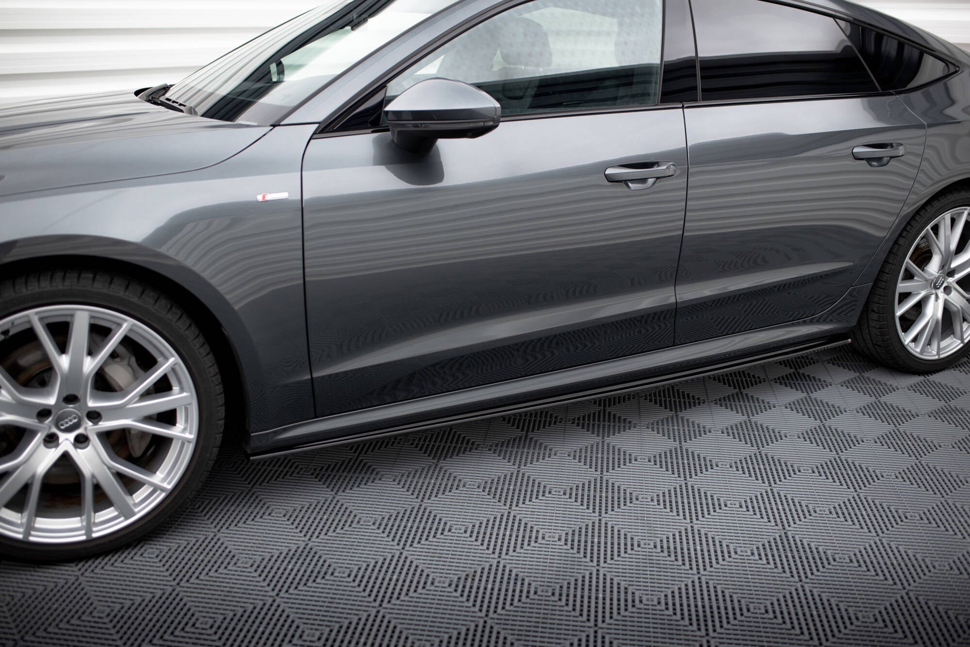 Maxton Design Difusores de taloneras laterales para Audi A7 S-Line C8 / S7 C8 / C8 Facelift / S7 Facelift - imagen 1