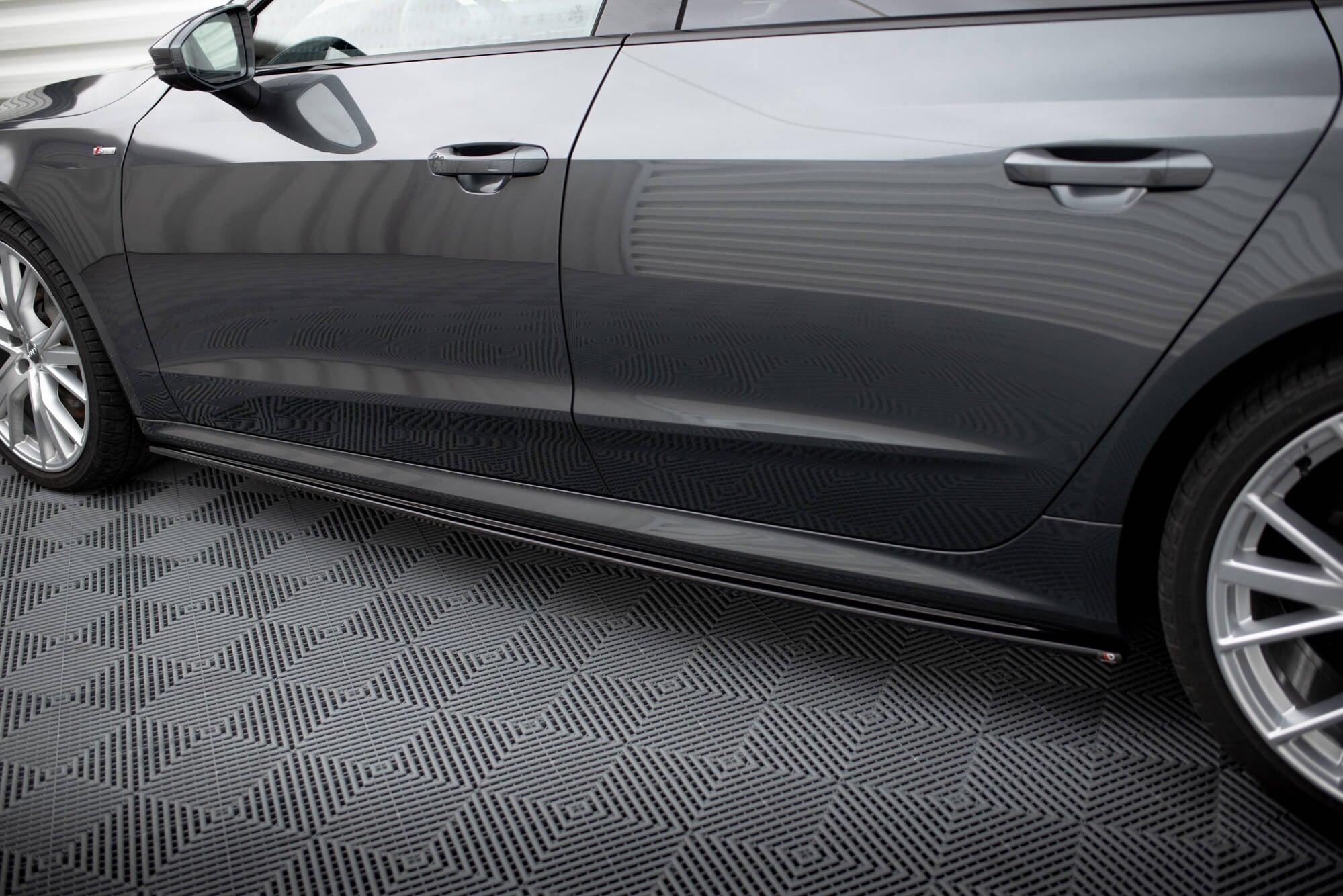 Maxton Design Difusores de taloneras laterales para Audi A7 S-Line C8 / S7 C8 / C8 Facelift / S7 Facelift - imagen 3