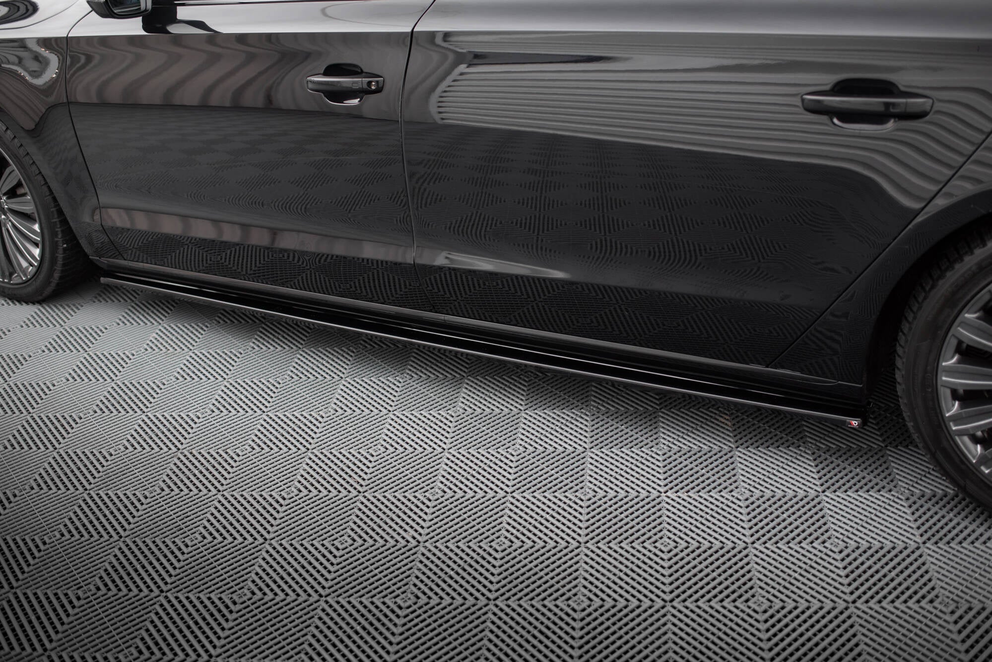 Maxton Design Difusores de taloneras laterales para Audi A8 Long D4 - imagen 3