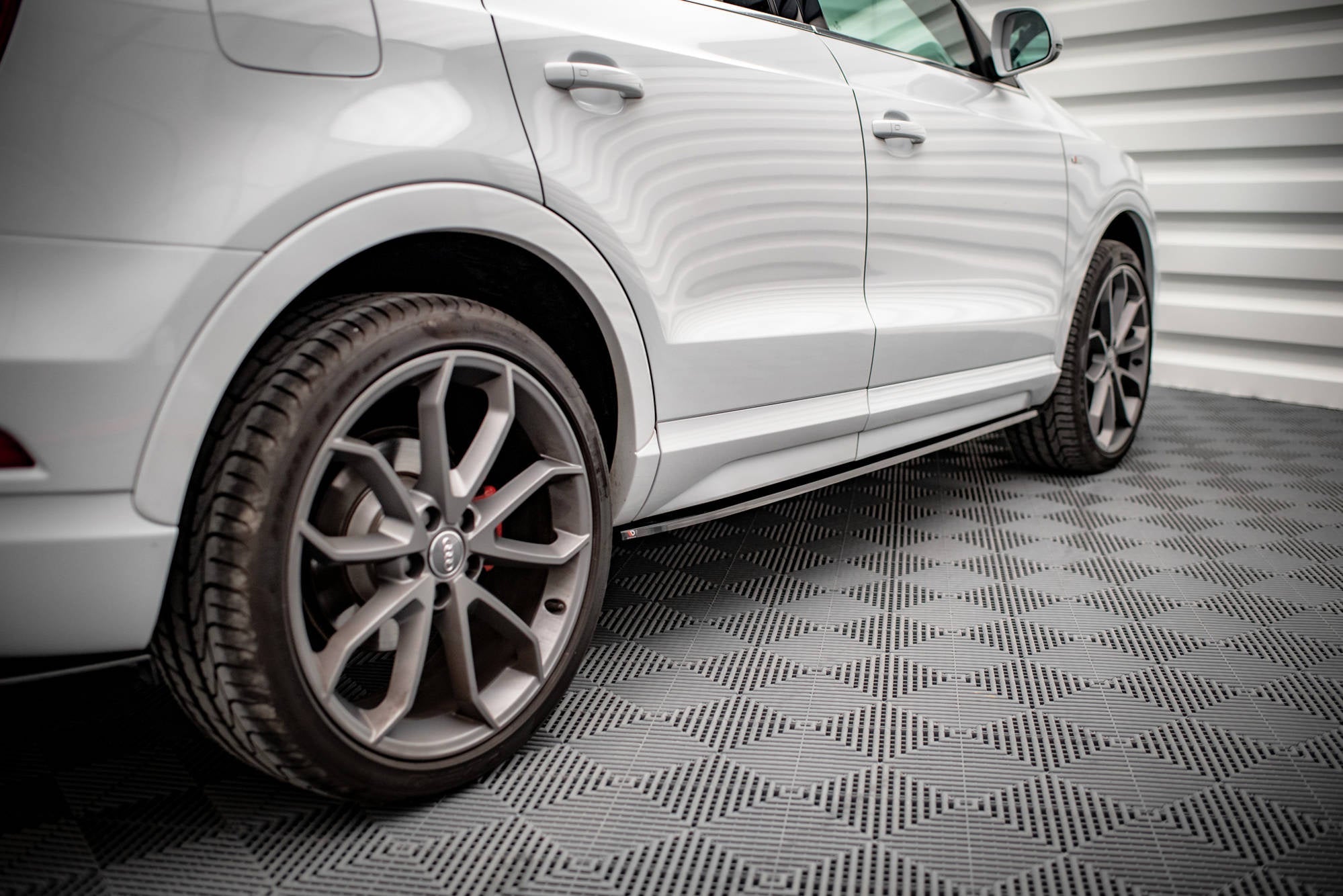 Maxton Design Difusores de taloneras laterales para Audi Q3 Sport 8U Facelift - imagen 1