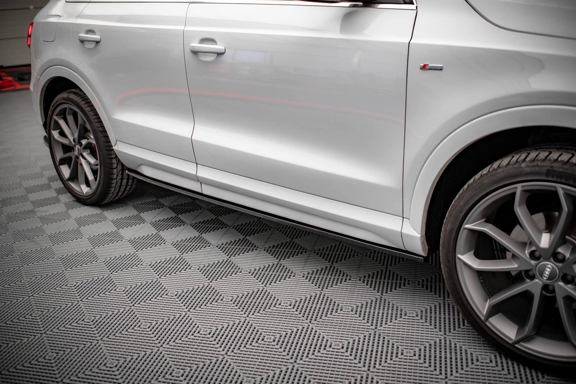 Maxton Design Difusores de taloneras laterales para Audi Q3 Sport 8U Facelift - imagen 2