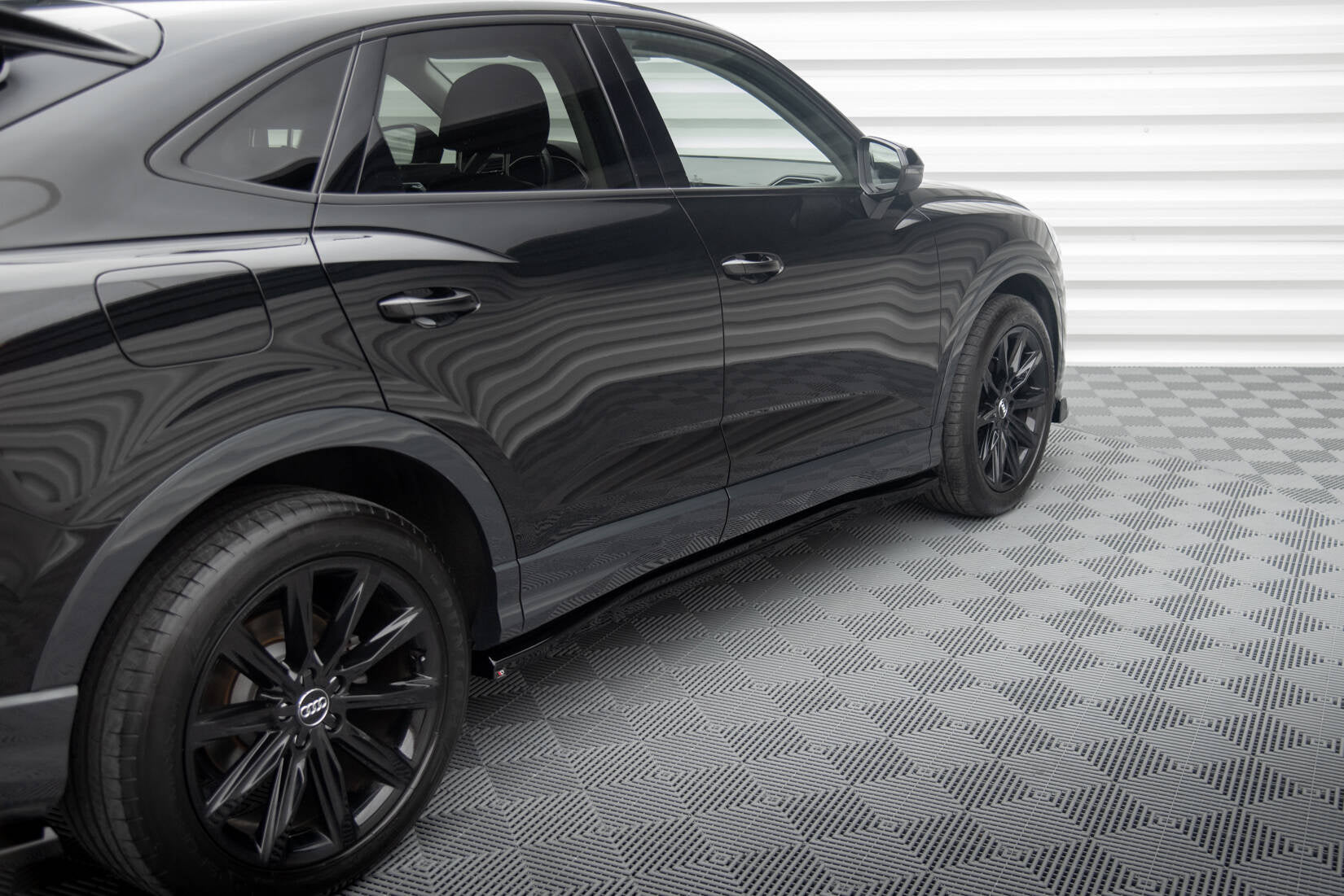 Maxton Design Difusores de taloneras laterales para Audi Q3 Sportback F3 - imagen 3
