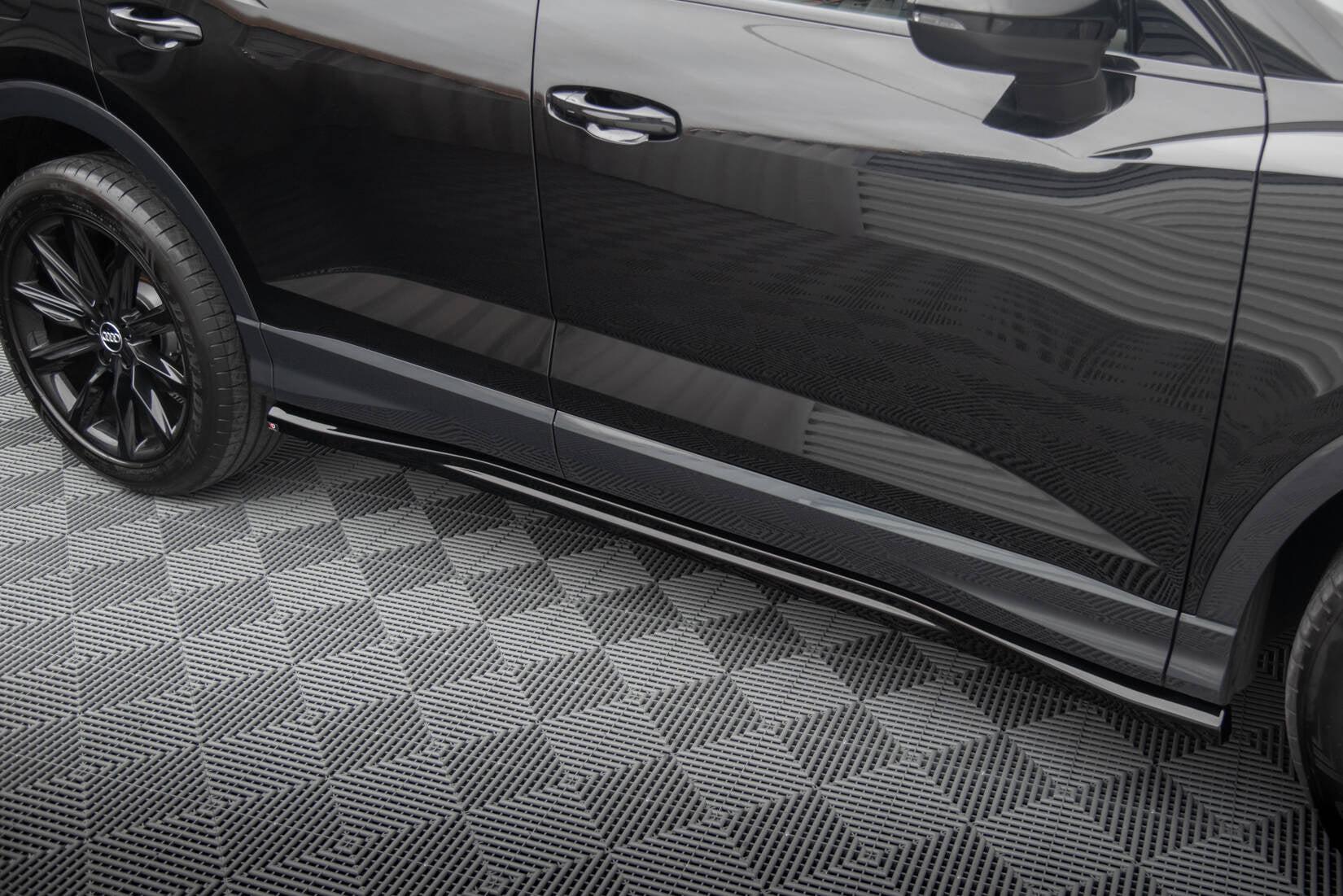 Maxton Design Difusores de taloneras laterales para Audi Q3 Sportback F3 - imagen 4