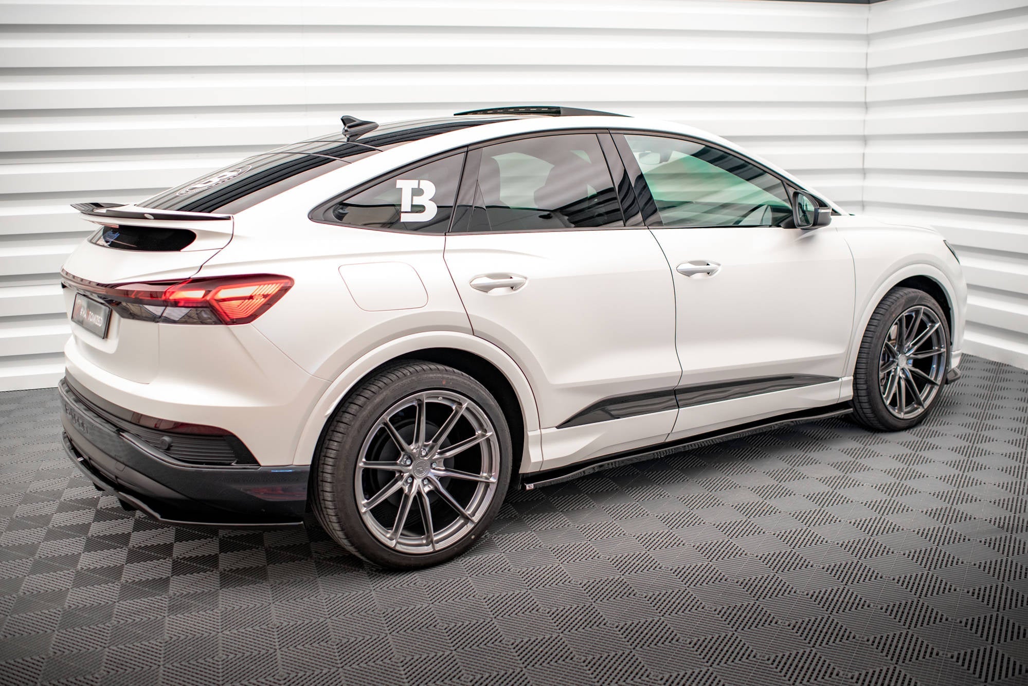 Maxton Design Difusores de taloneras laterales para Audi Q4 e-tron Sportback S-line Mk1 - imagen 2