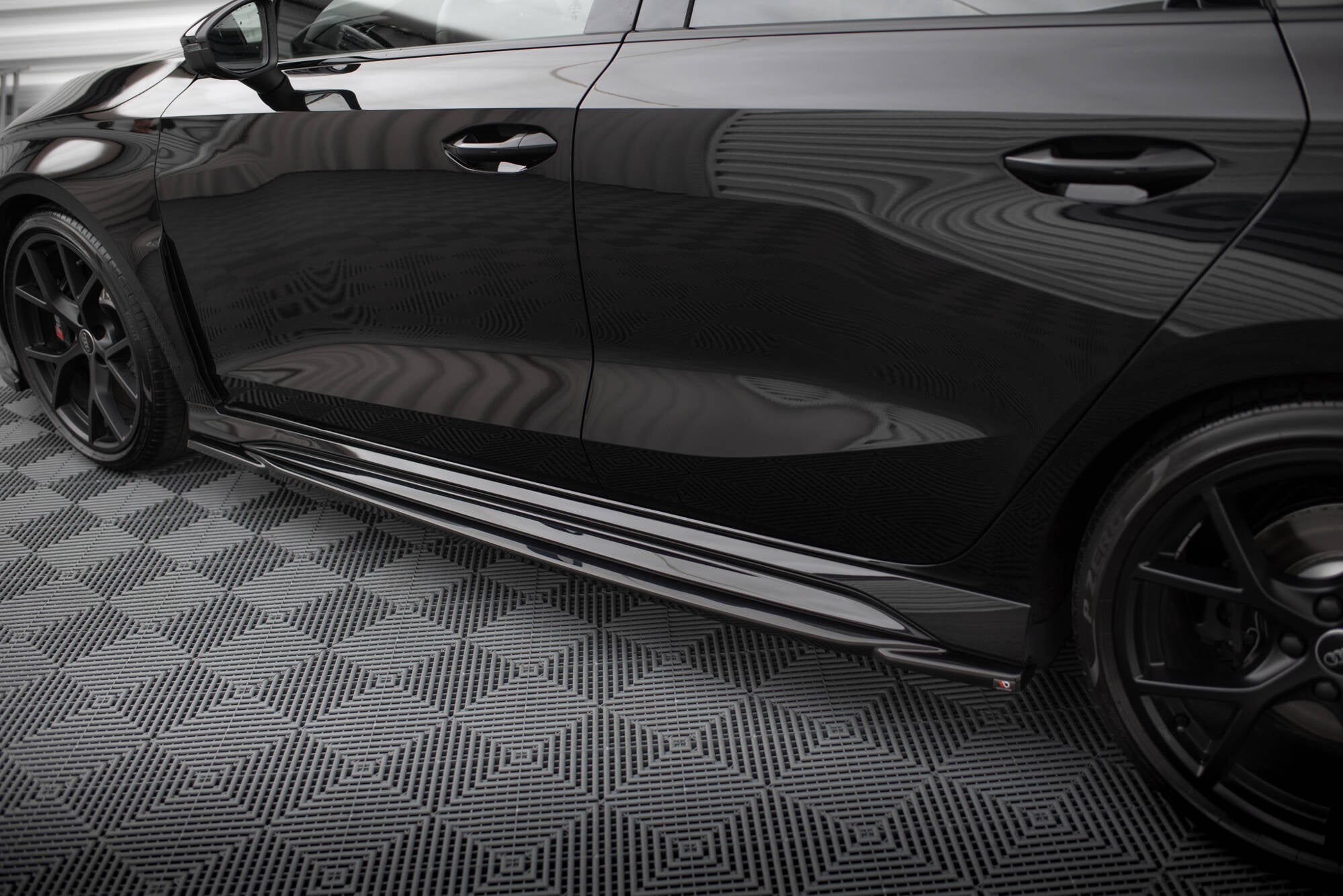 Maxton Design Difusores de taloneras laterales para Audi RS3 Sportback 8Y - imagen 2