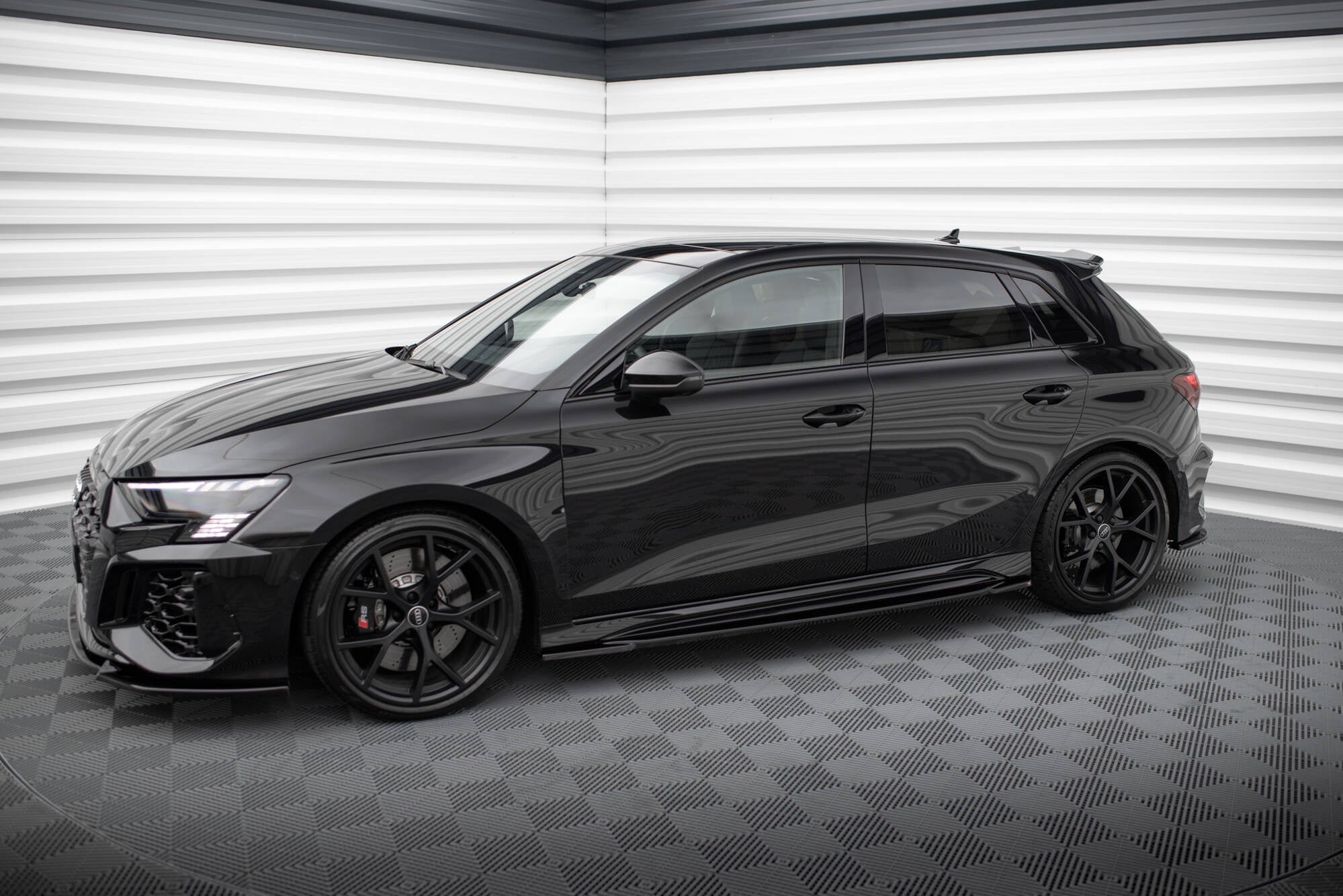 Maxton Design Difusores de taloneras laterales para Audi RS3 Sportback 8Y - imagen 3