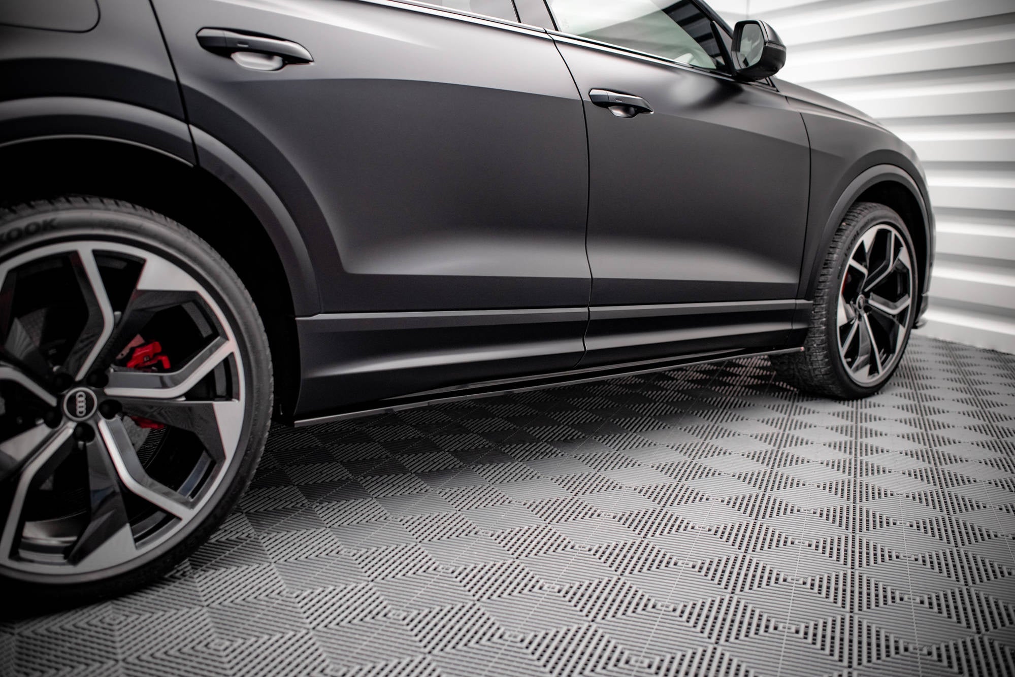 Maxton Design Difusores de taloneras laterales para Audi RSQ8 Mk1 - imagen 1
