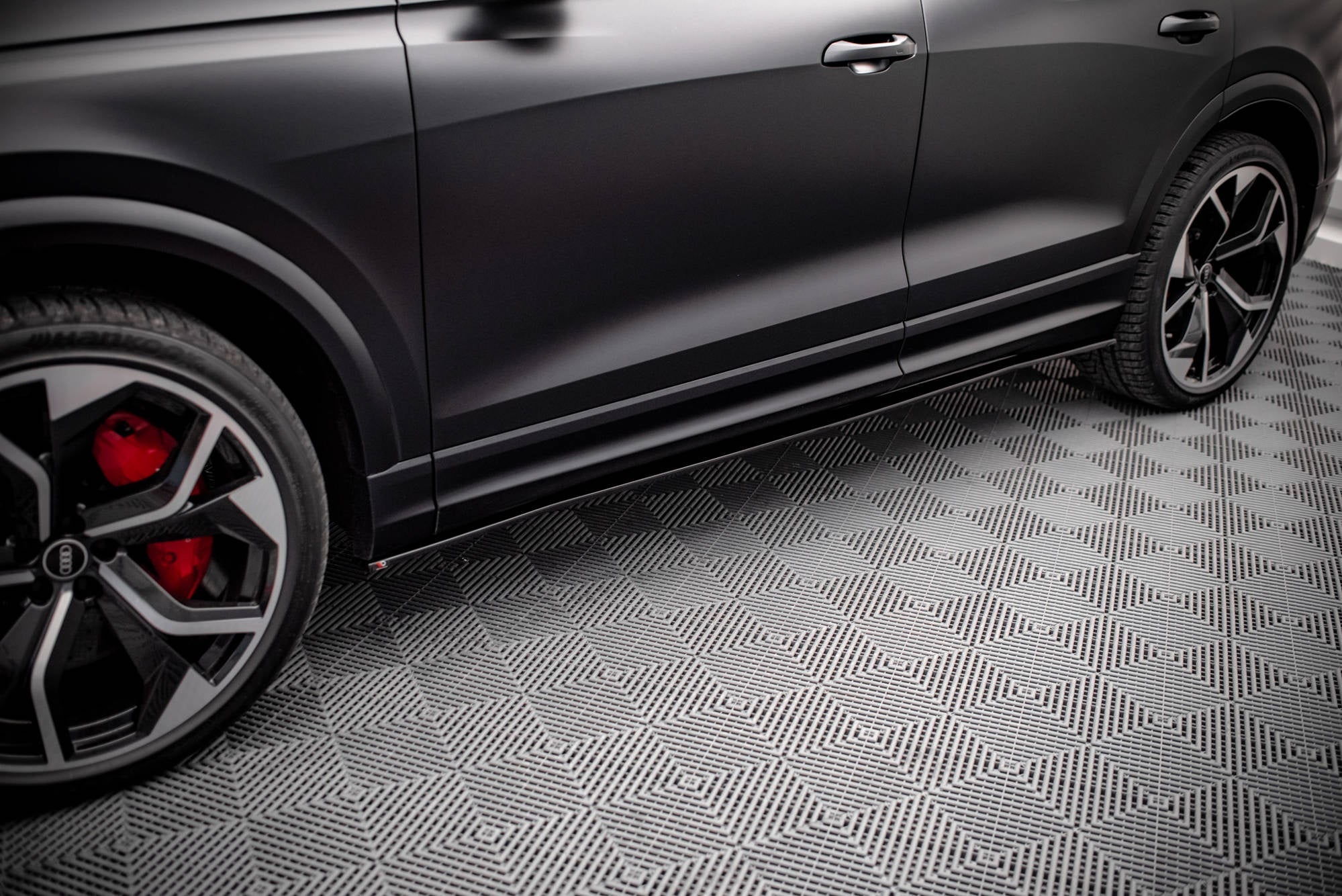 Maxton Design Difusores de taloneras laterales para Audi RSQ8 Mk1 - imagen 3
