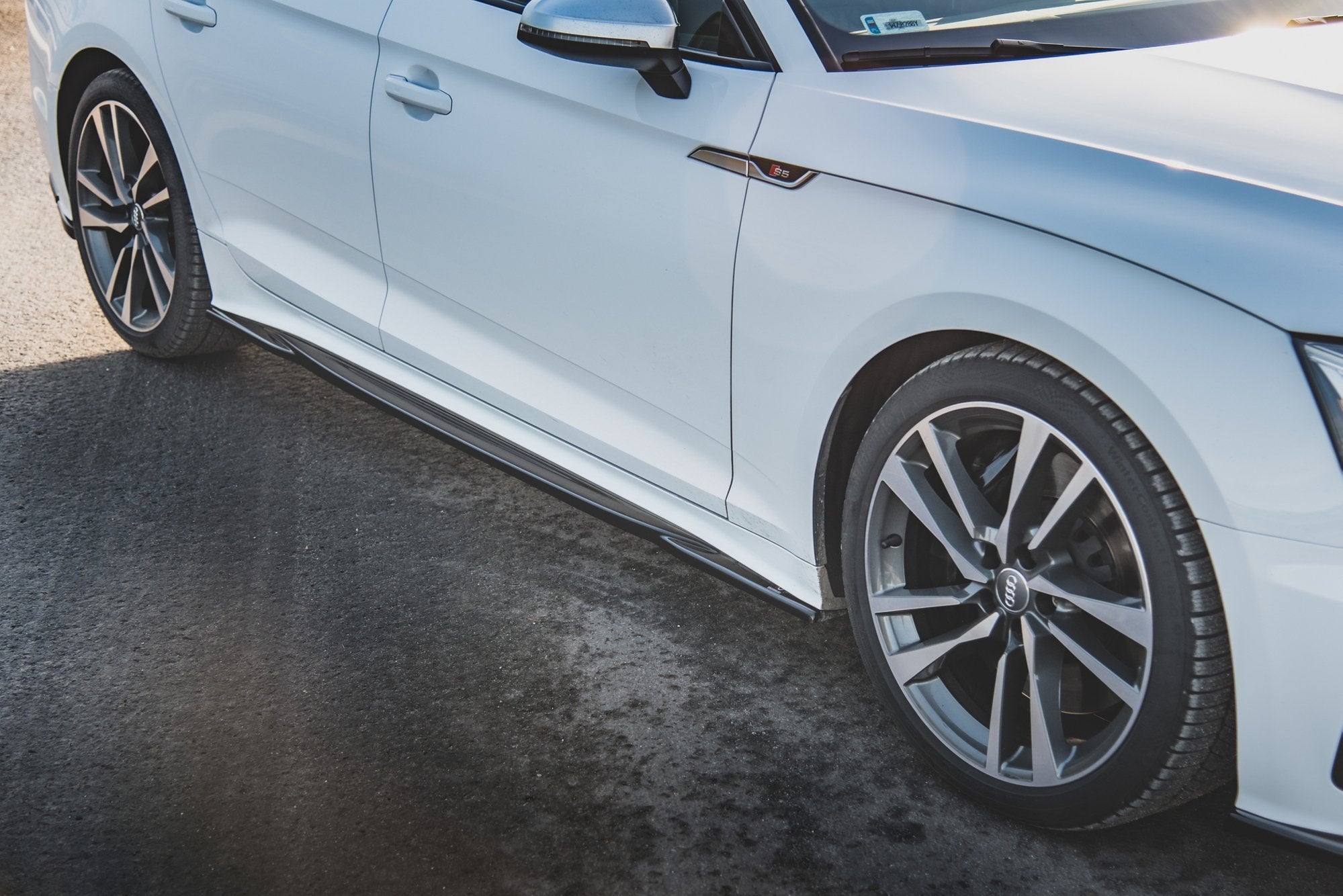 Maxton Design Difusores de taloneras laterales para Audi S5 / A5 S-Line Sportback F5 Facelift - imagen 1