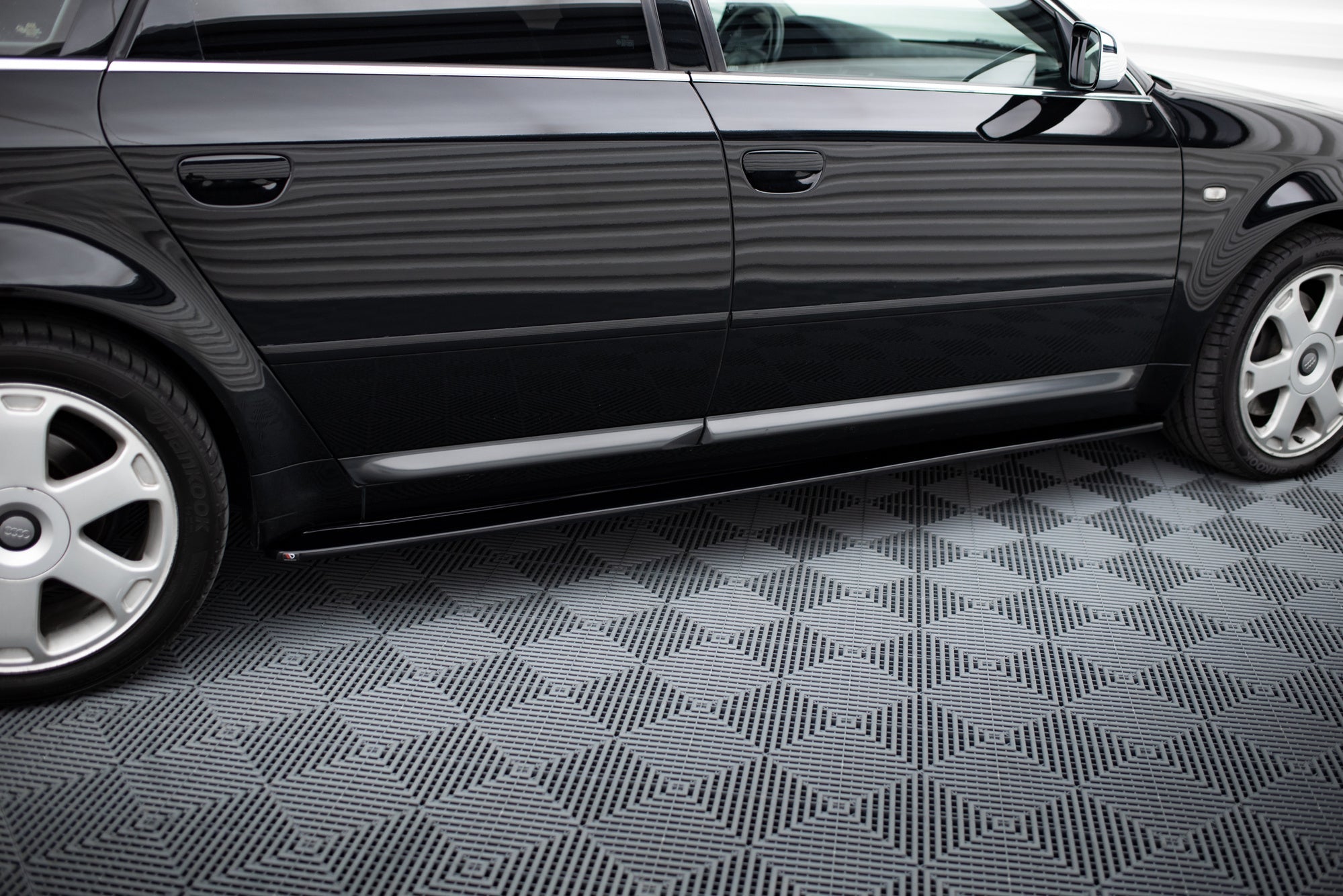 Maxton Design Difusores de taloneras laterales para Audi S6 C5 - imagen 3