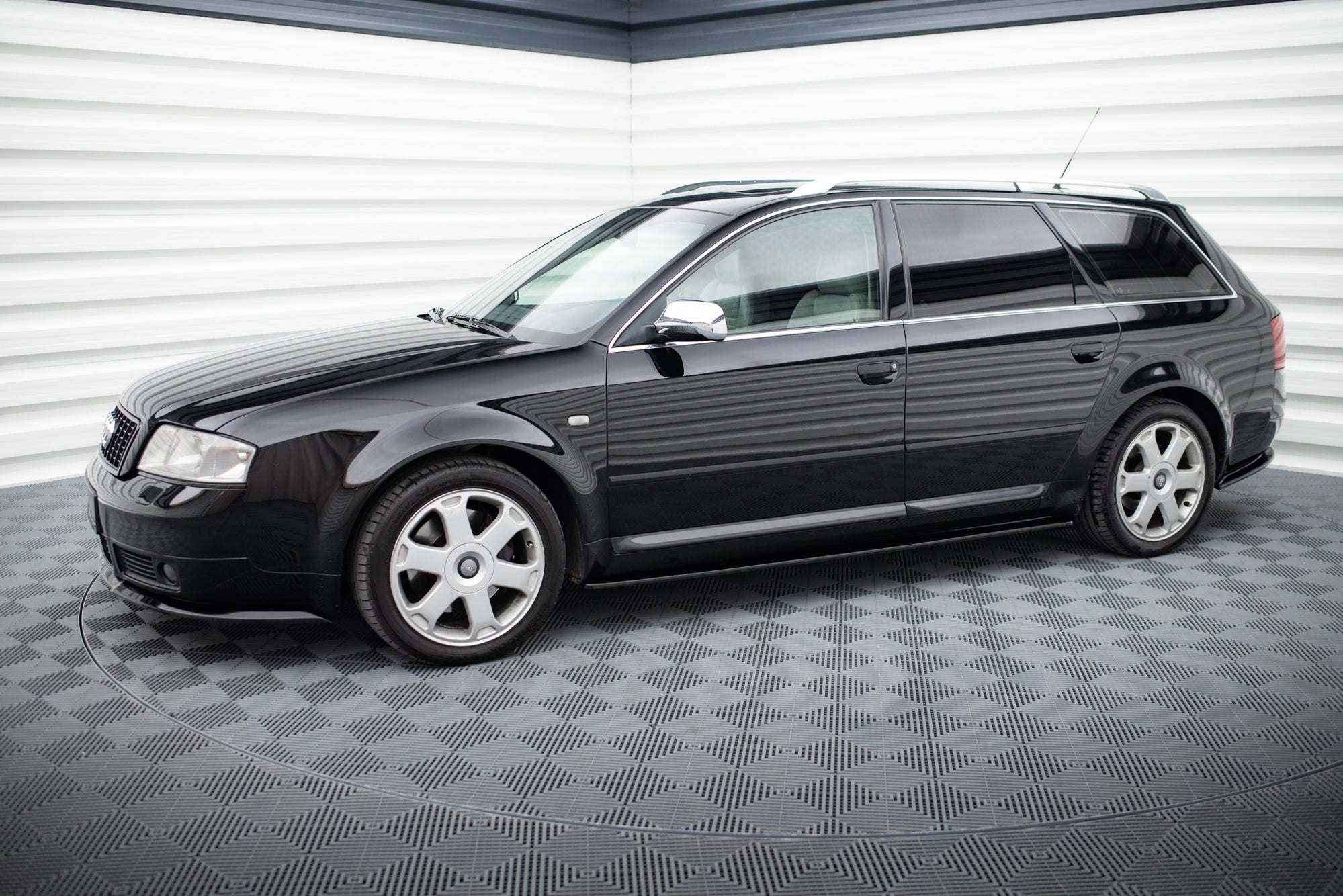 Maxton Design Difusores de taloneras laterales para Audi S6 C5 - imagen 2