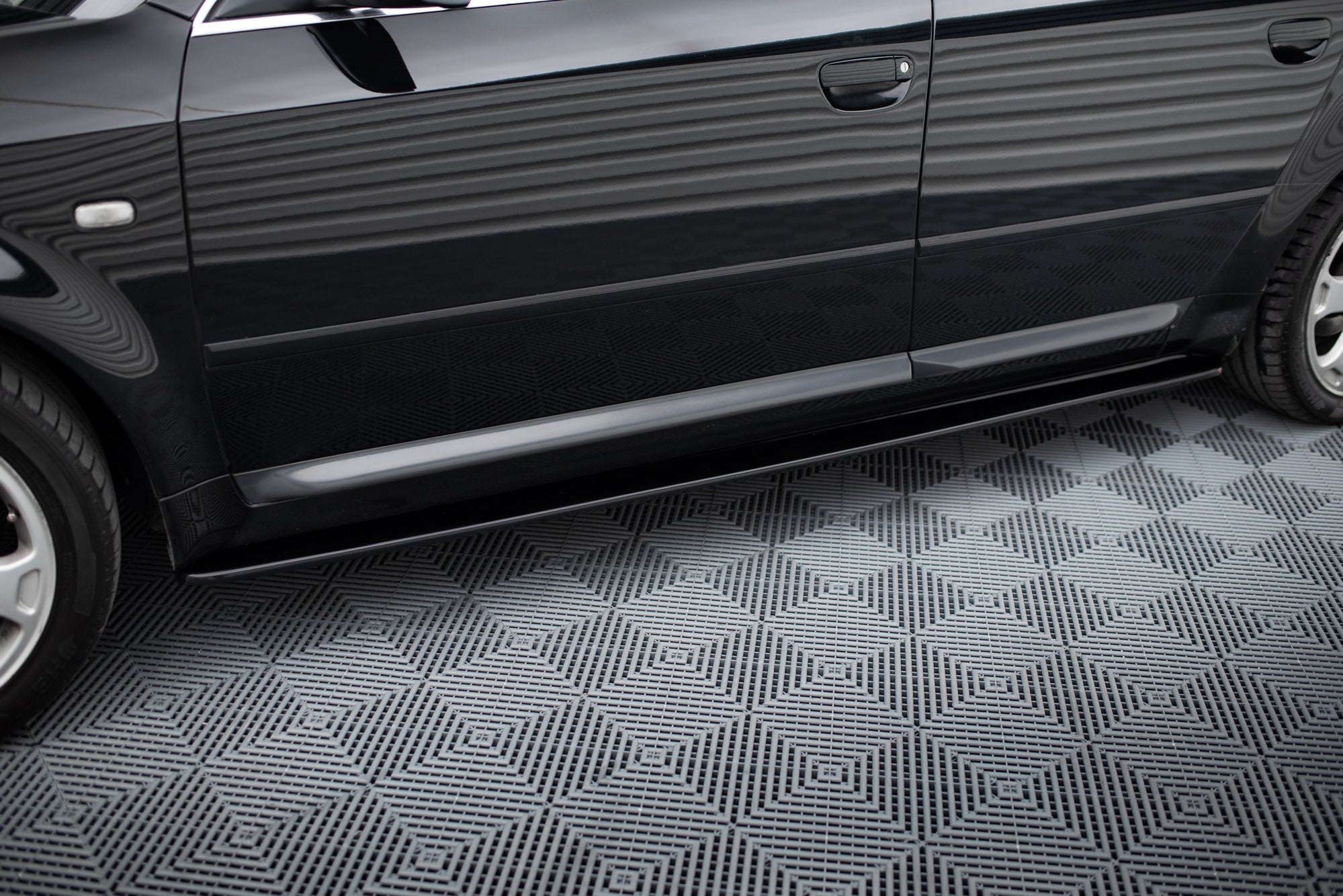 Maxton Design Difusores de taloneras laterales para Audi S6 C5 - imagen 1