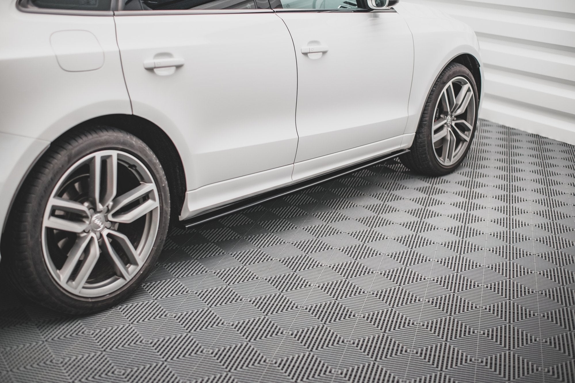 Maxton Design Difusores de taloneras laterales para Audi SQ5 / Q5 S-Line Mk1 (8R) - imagen 1