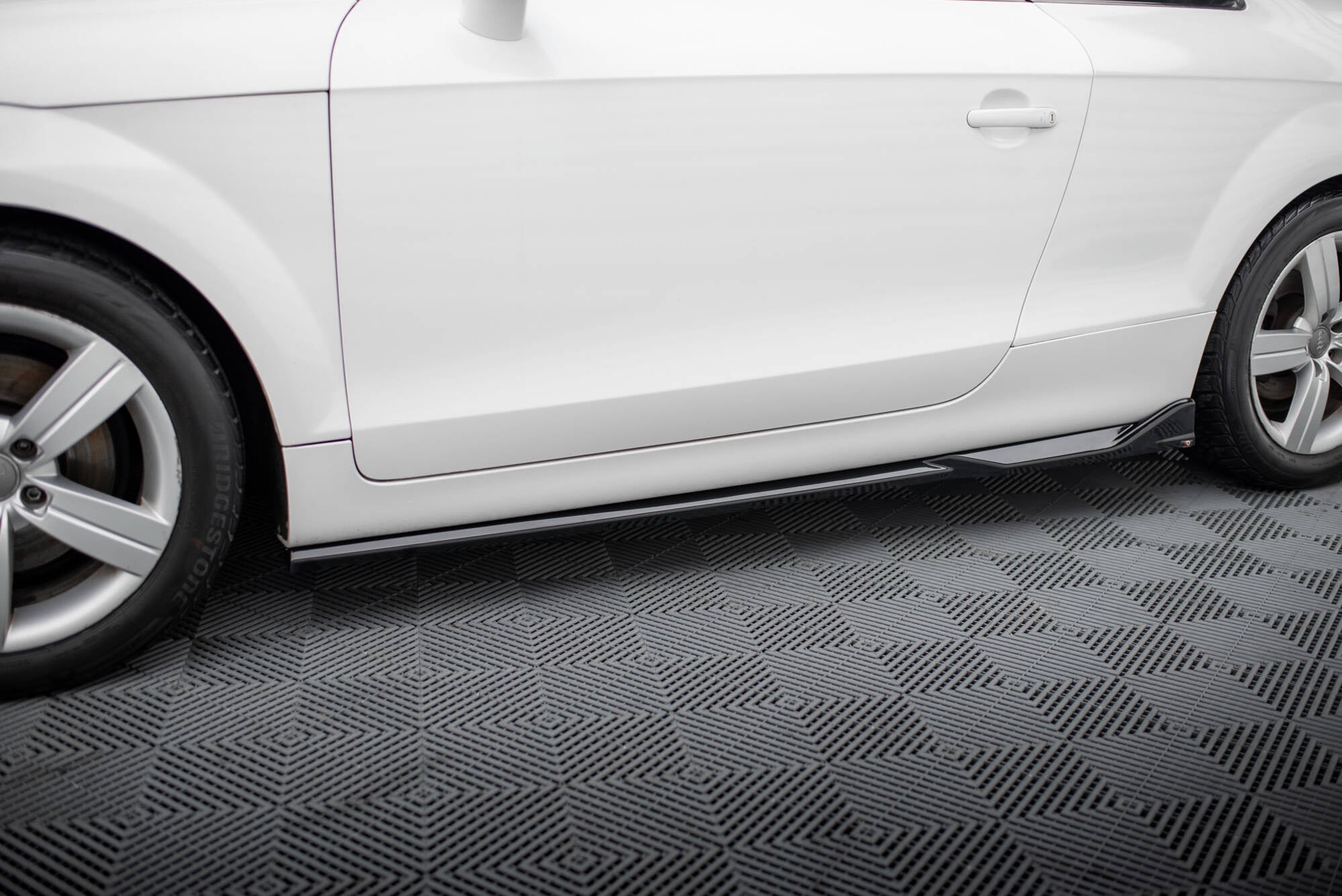 Maxton Design Difusores de taloneras laterales para Audi TT 8J - imagen 1
