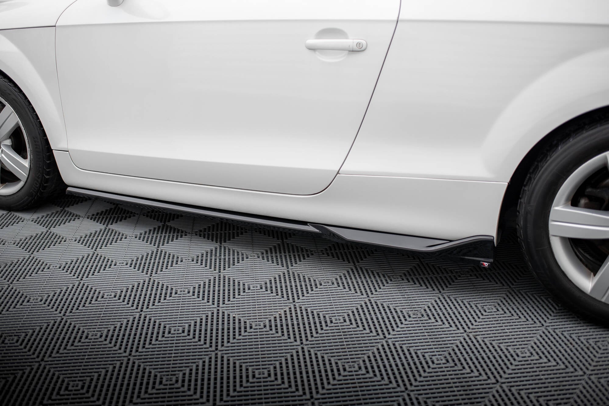 Maxton Design Difusores de taloneras laterales para Audi TT 8J - imagen 3