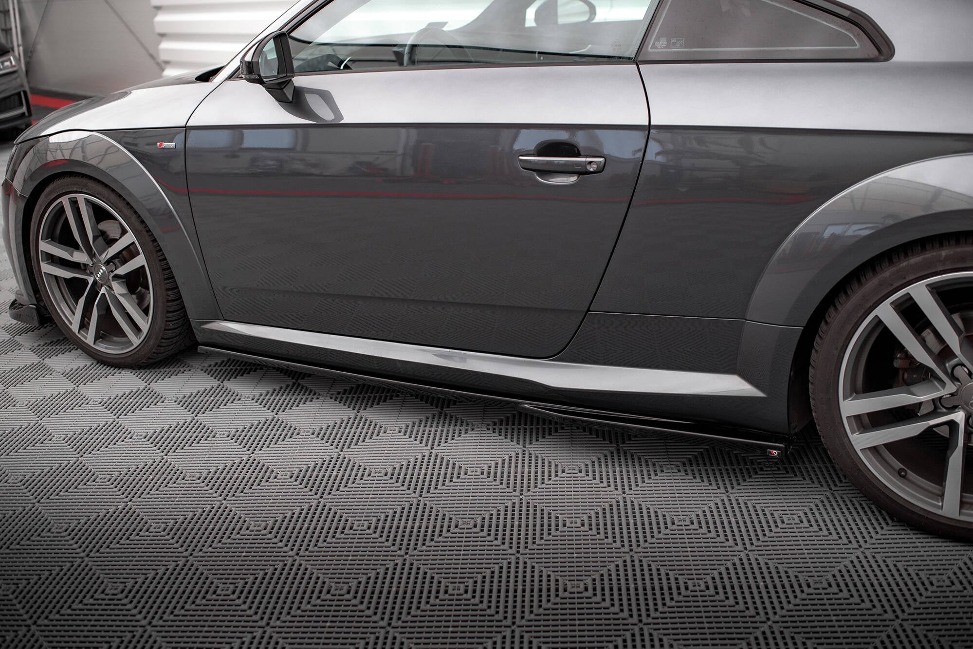 Maxton Design Difusores de taloneras laterales para Audi TT S-Line 8S - imagen 2